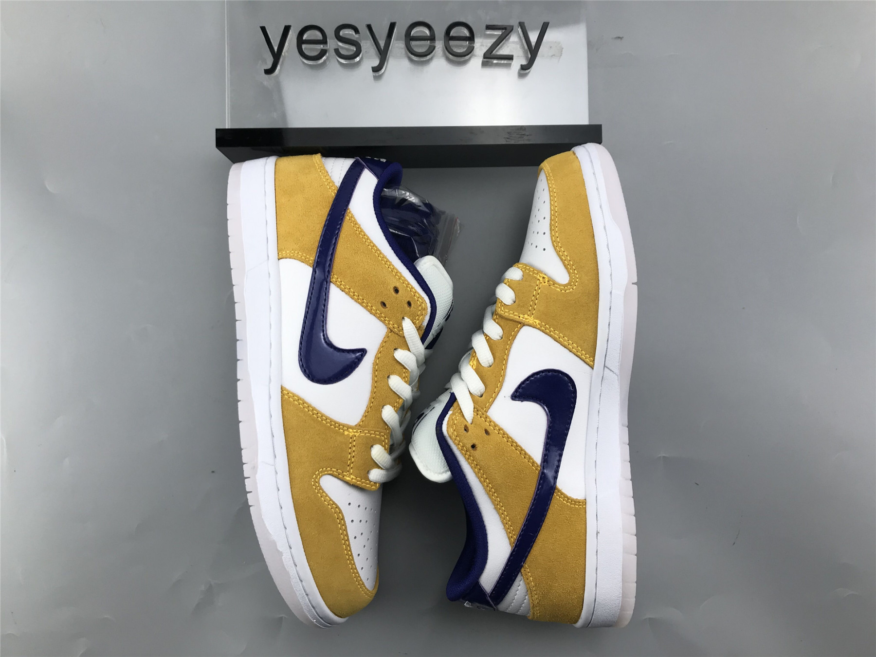 UA NIKE DUNK LOW PRO SB "LASER ORANGE"