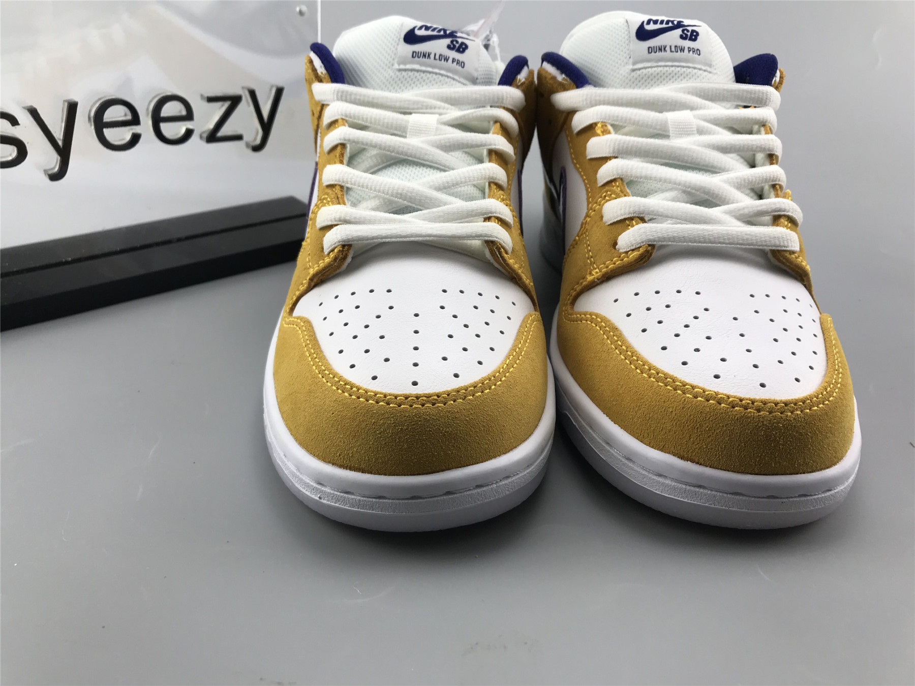 UA NIKE DUNK LOW PRO SB "LASER ORANGE"