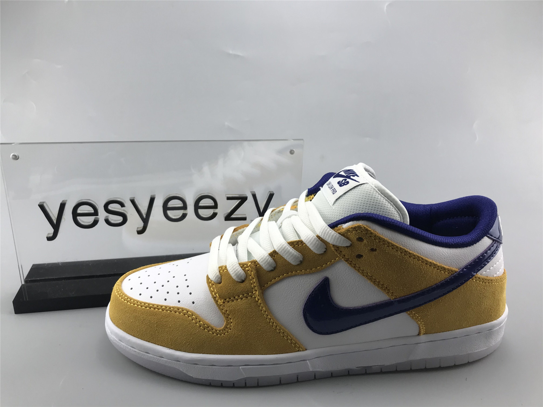 UA NIKE DUNK LOW PRO SB "LASER ORANGE"