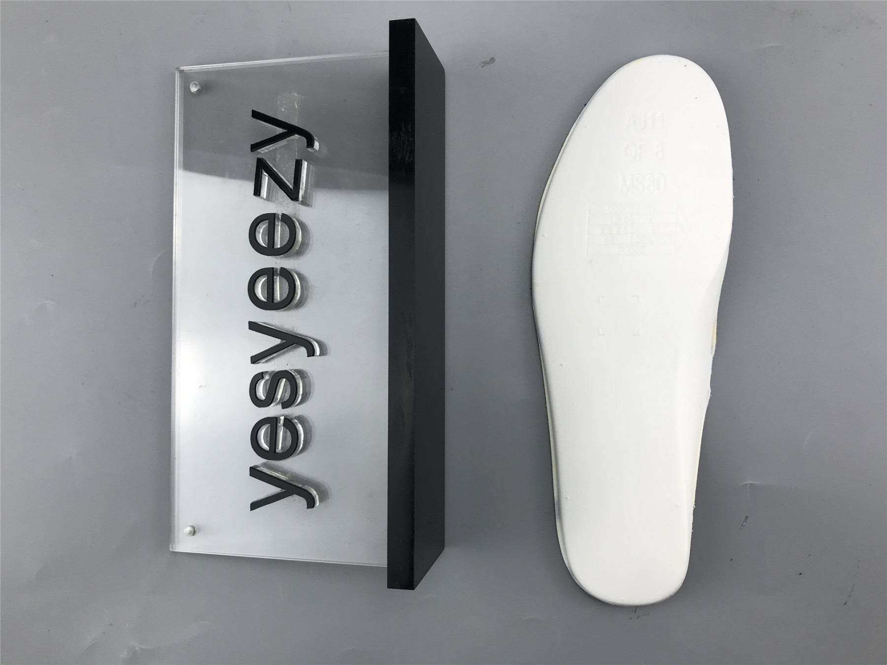 UA AIR JORDAN 6 RETRO "NEUTRAL GREY"