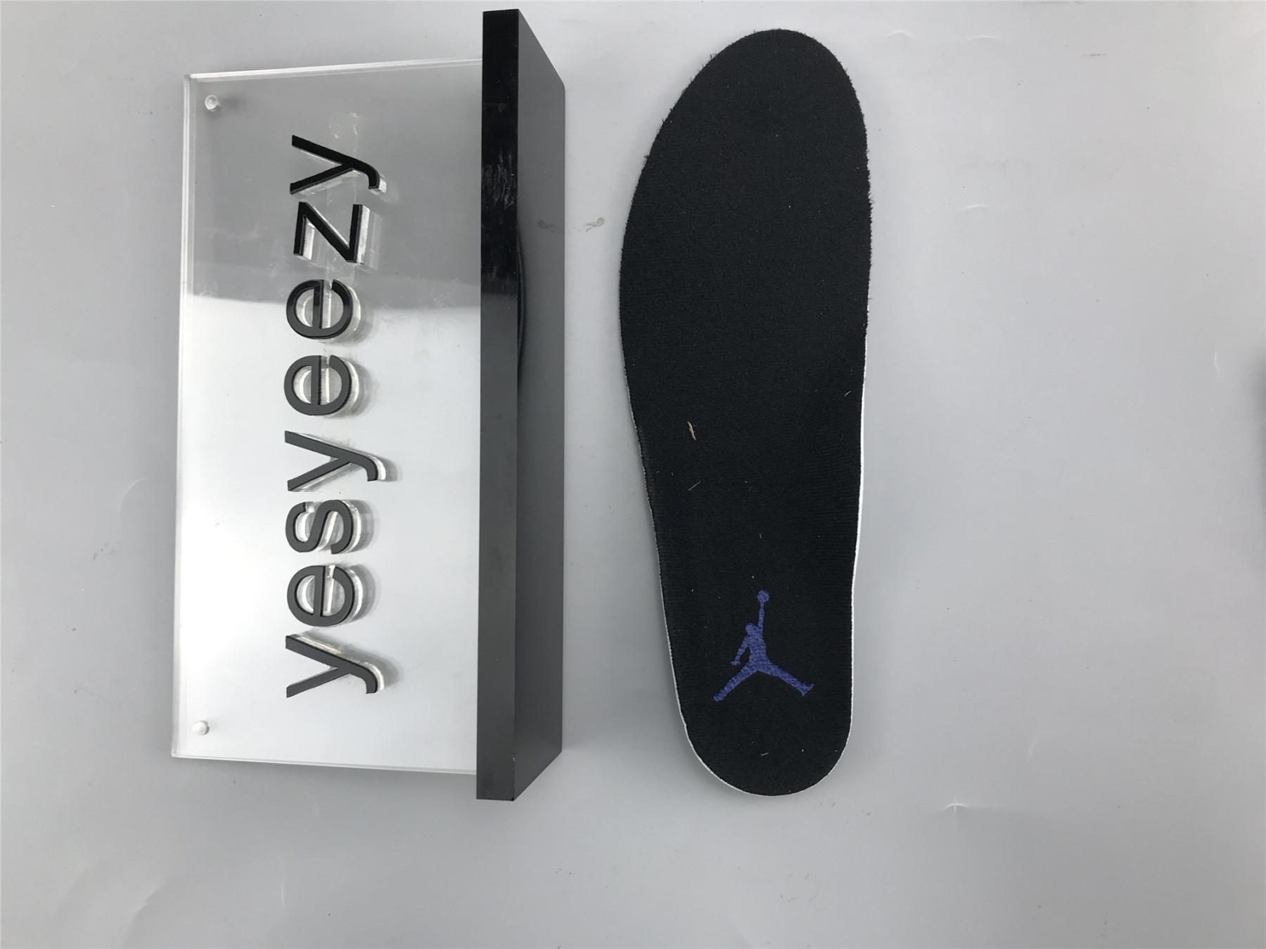 UA WMNS AIR JORDAN 11 RETRO LOW 