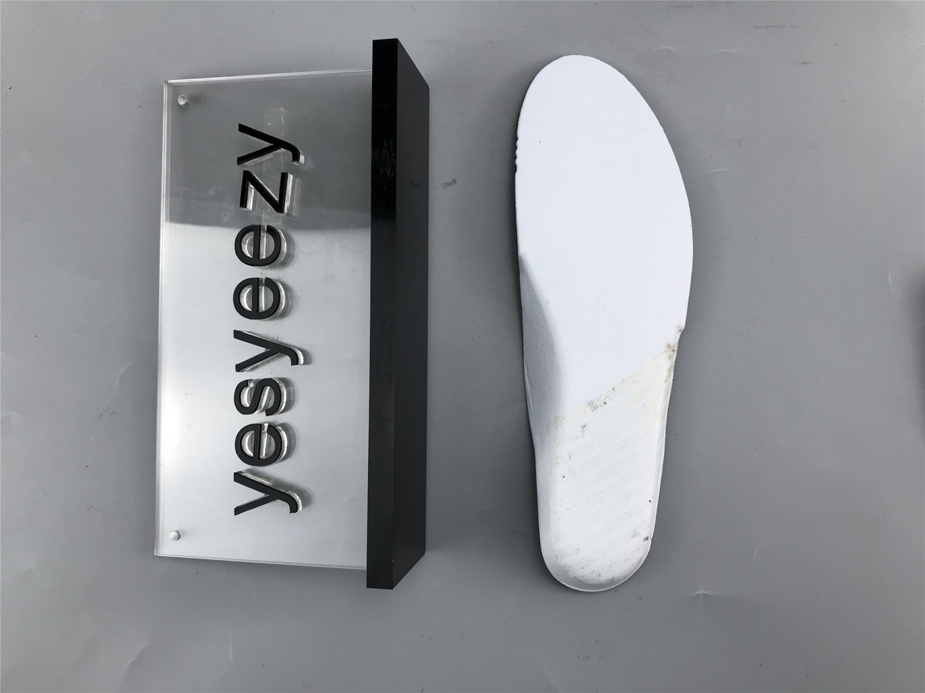 UA WMNS AIR JORDAN 11 RETRO LOW 