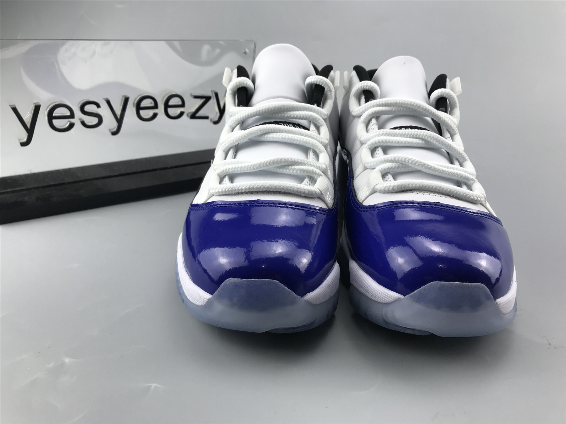 UA WMNS AIR JORDAN 11 RETRO LOW 