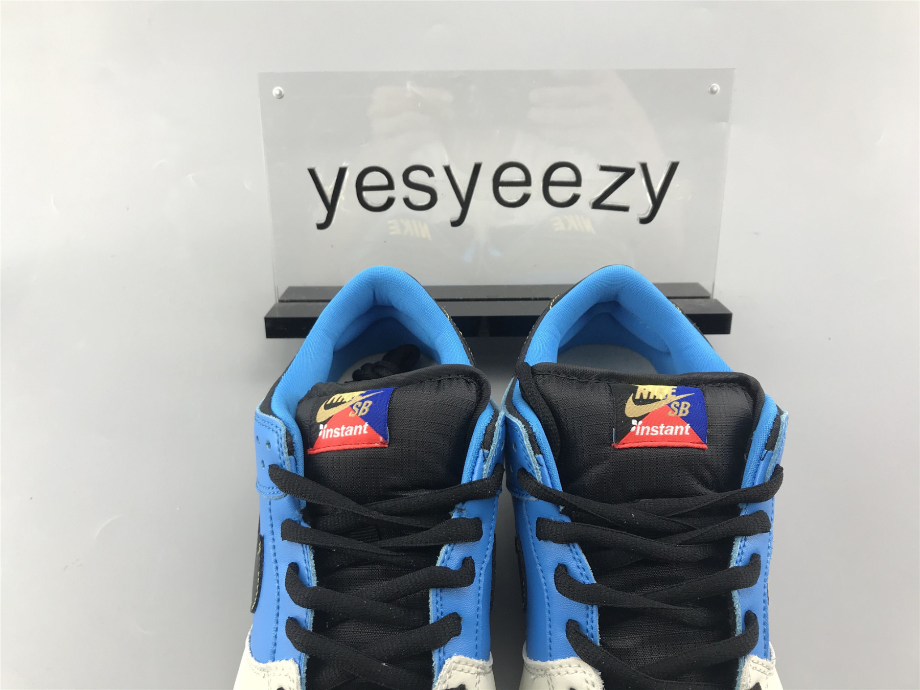 UA INSTANT SKATEBOARDS NIKE SB DUNK LOW