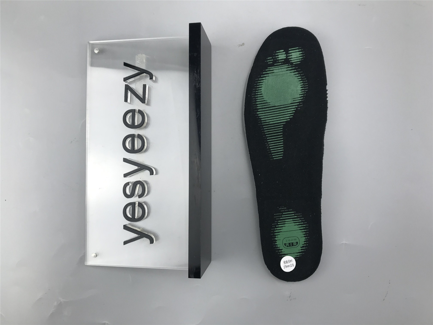 UA NIKE DUNK LOW PRO SB "RAYGUN"