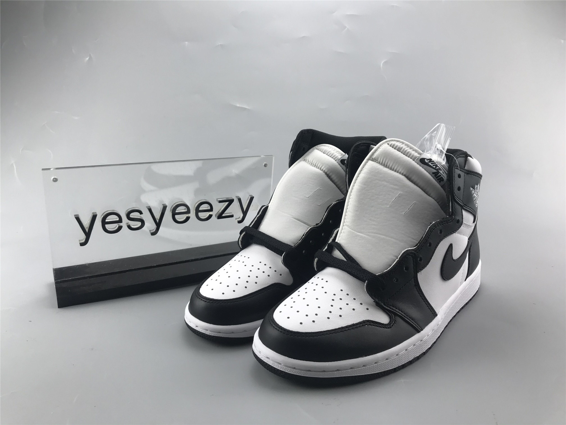 UA AIR JORDAN 1 RETRO HIGH OG "BLACK WHITE"