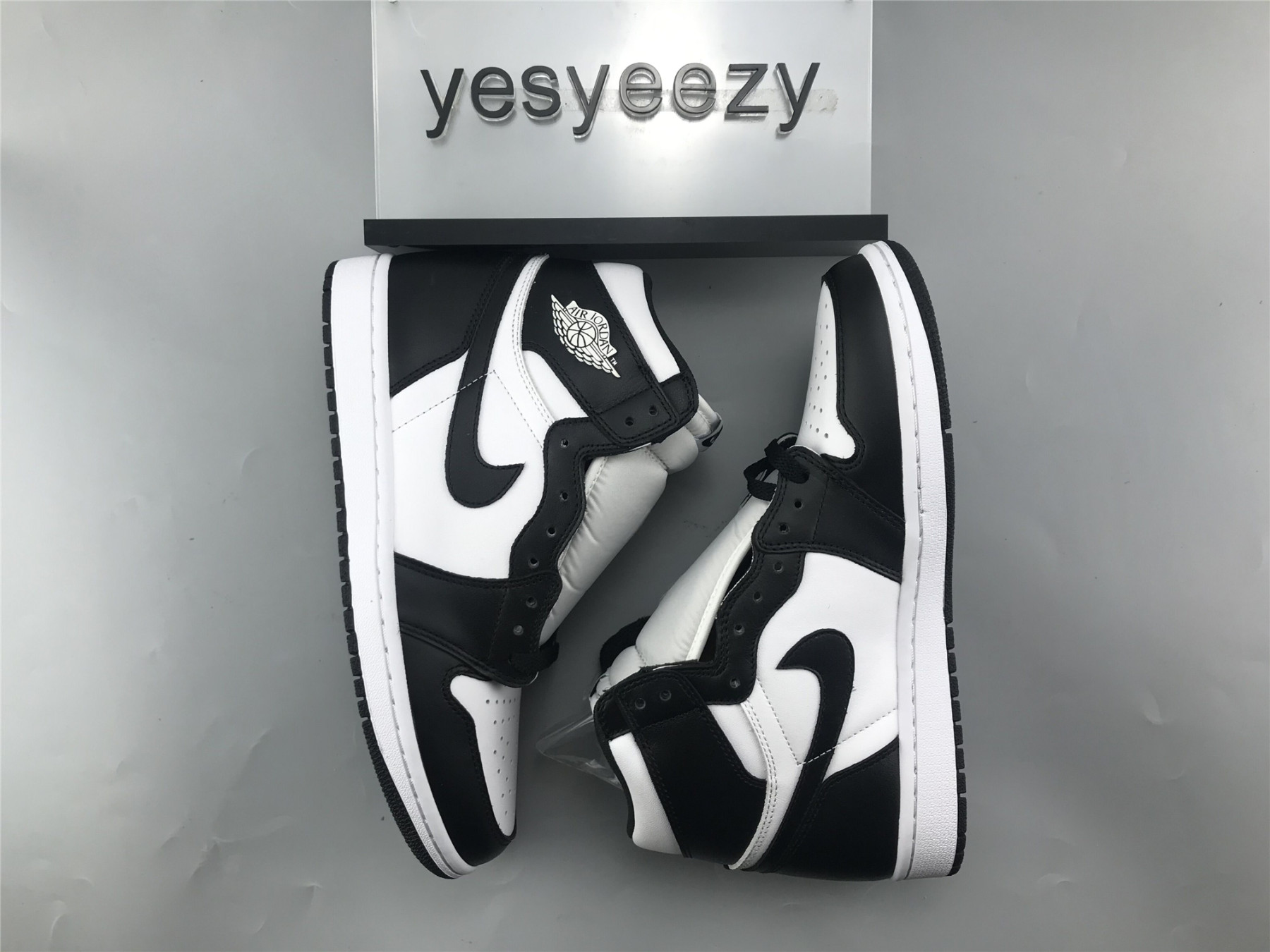 UA AIR JORDAN 1 RETRO HIGH OG "BLACK WHITE"