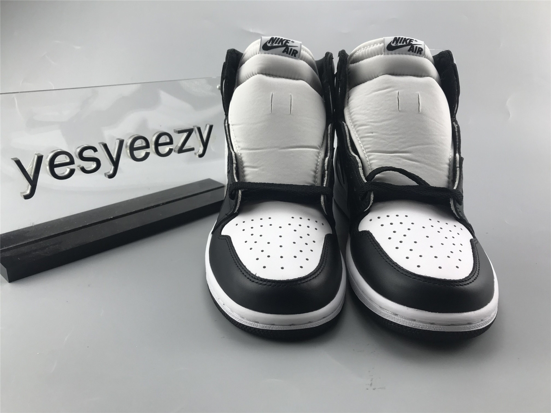 UA AIR JORDAN 1 RETRO HIGH OG "BLACK WHITE"