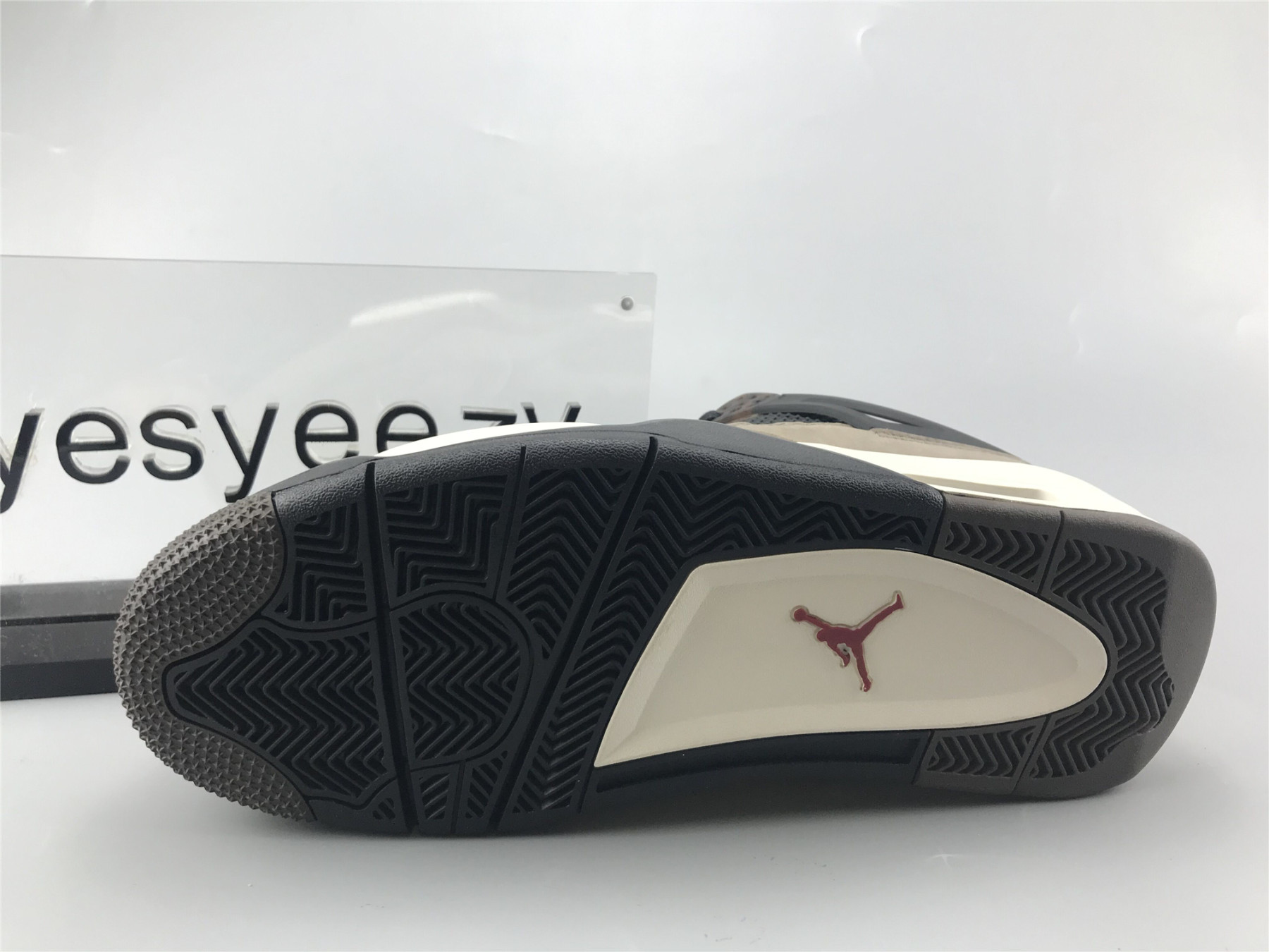 UA TRAVIS SCOTT X AIR JORDAN 4 "CATUS JACK" OLIVE