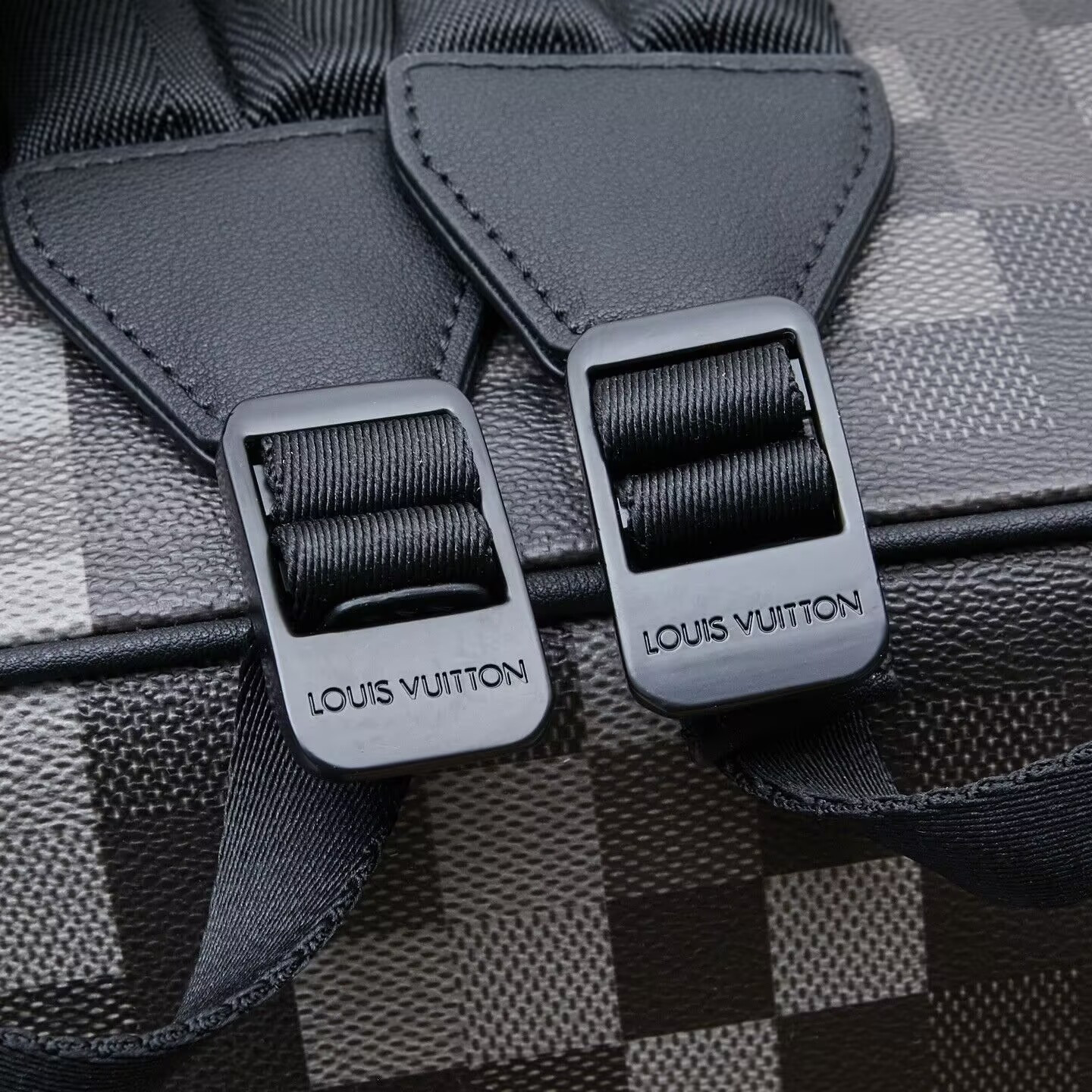 LV Christopher MM M14952 38x44x12.5cm