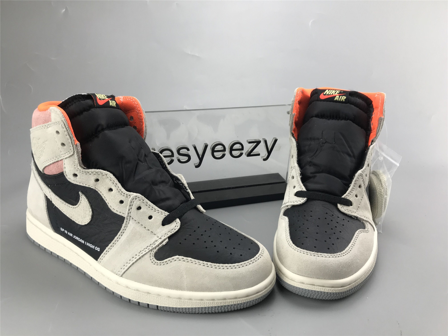 UA AIR JORDAN 1 RETRO HIGH OG 