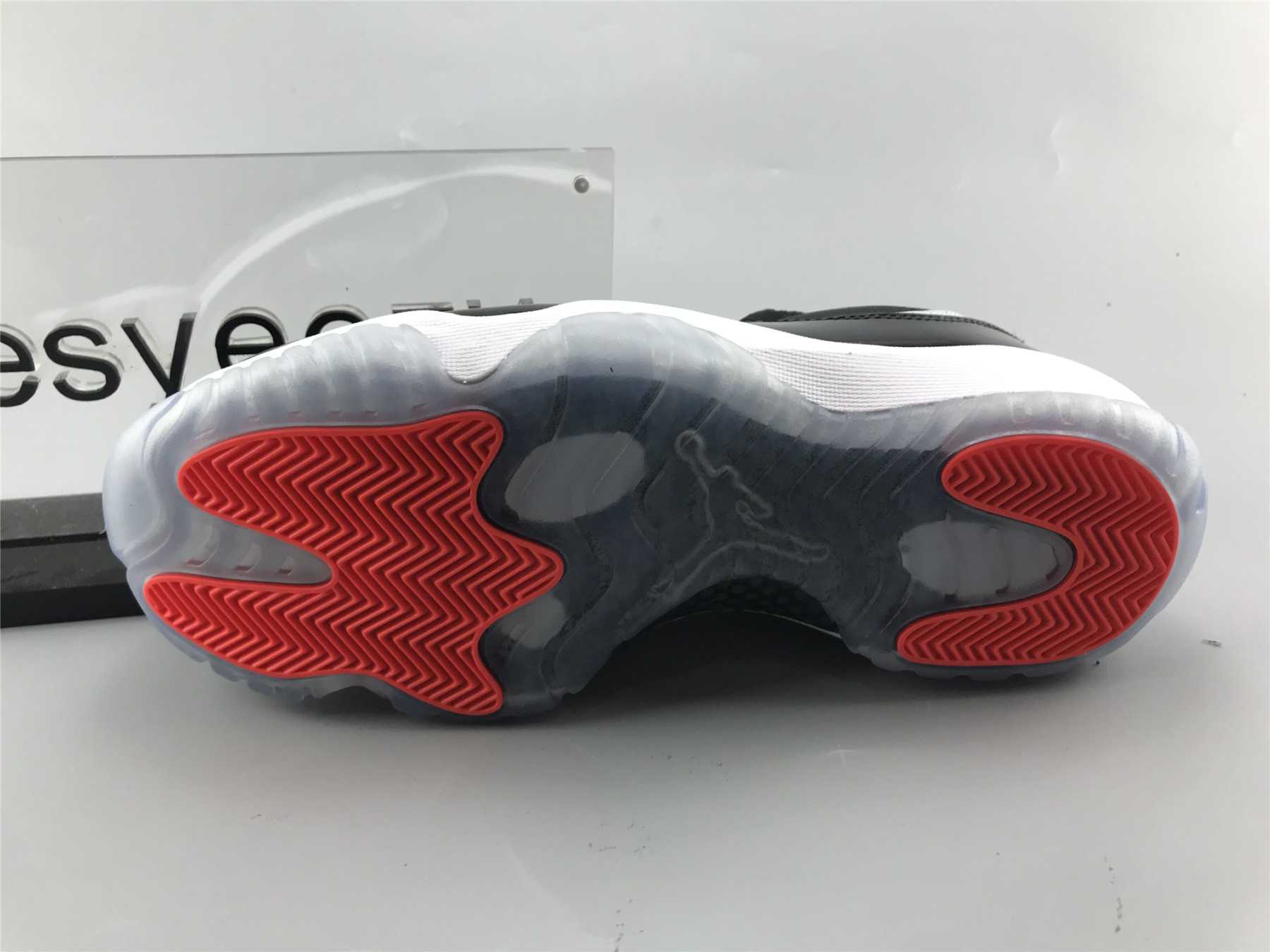 UA AIR JORDAN 11 RETRO LOW 