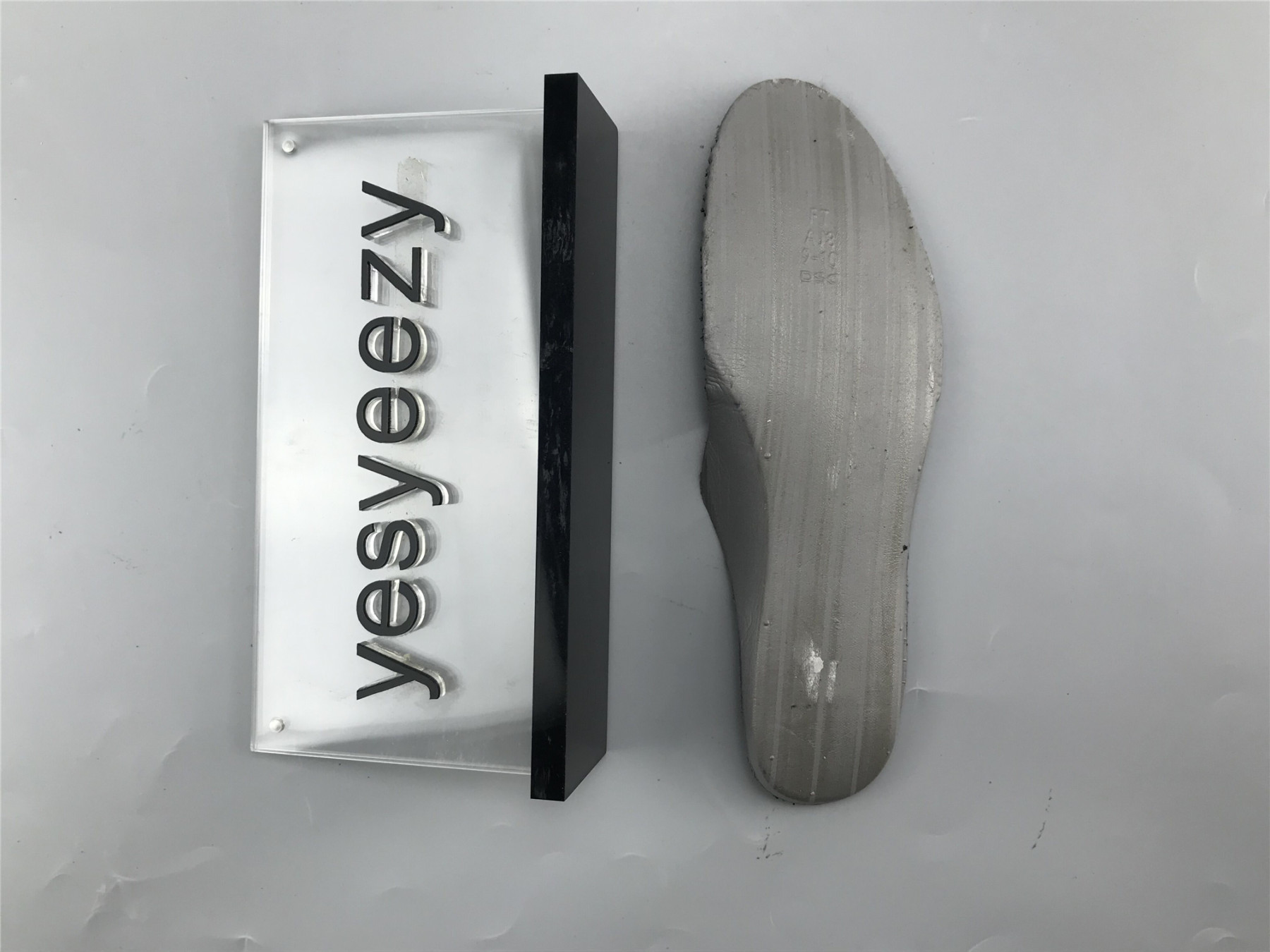 UA AIR JORDAN 11 RETRO LOW 