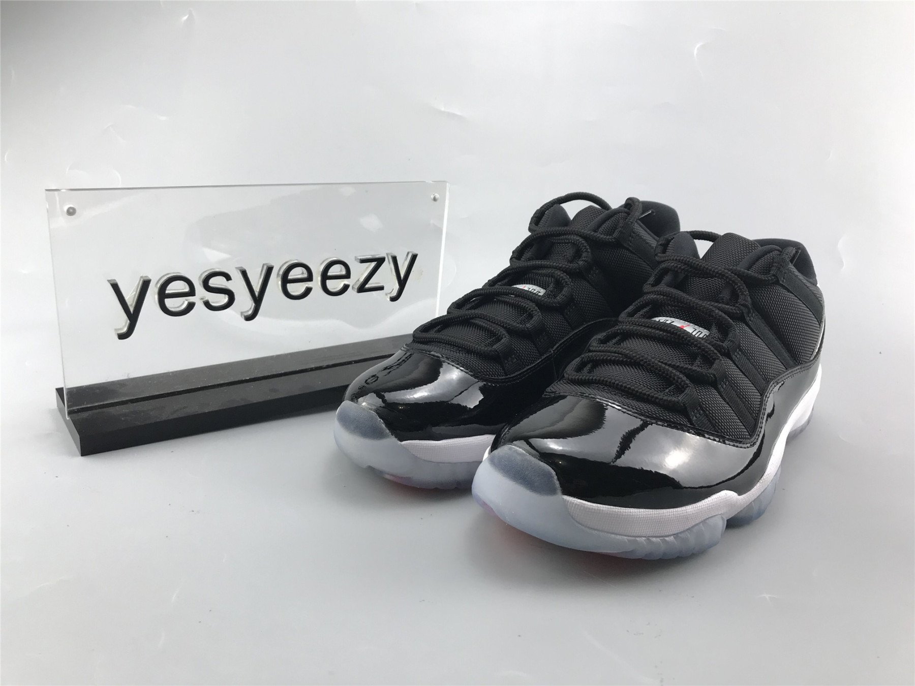 UA AIR JORDAN 11 RETRO LOW 