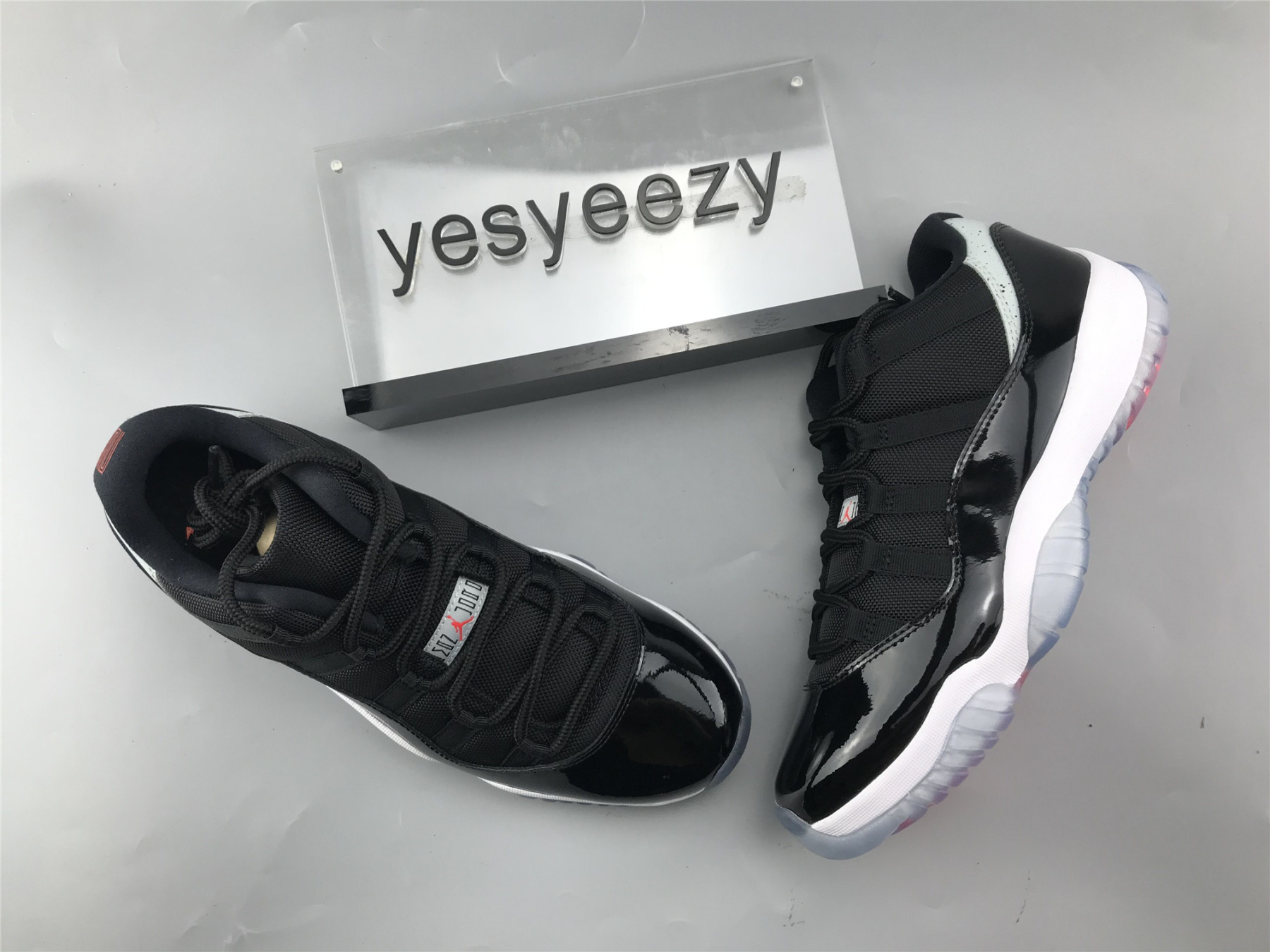 UA AIR JORDAN 11 RETRO LOW 