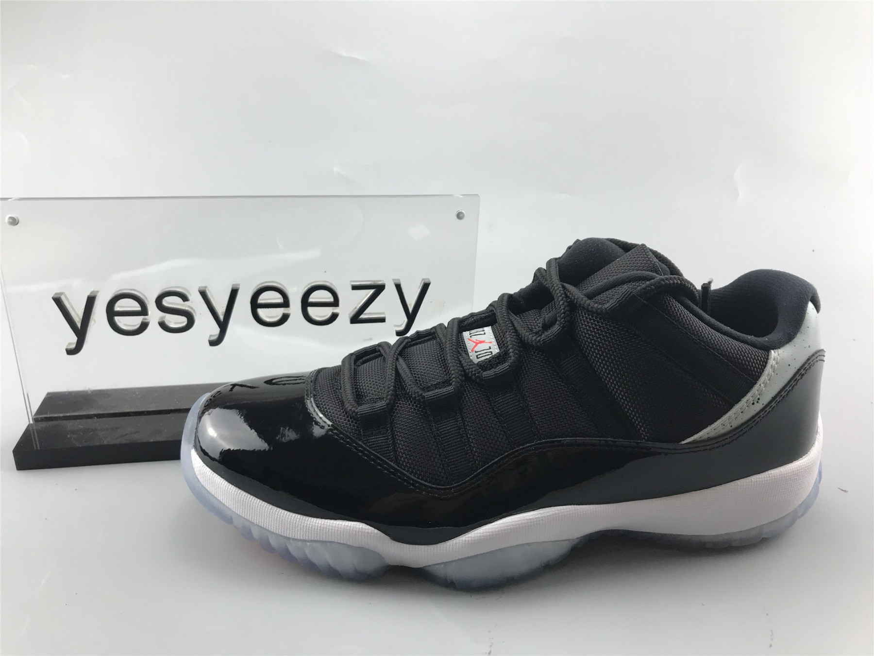 UA AIR JORDAN 11 RETRO LOW 