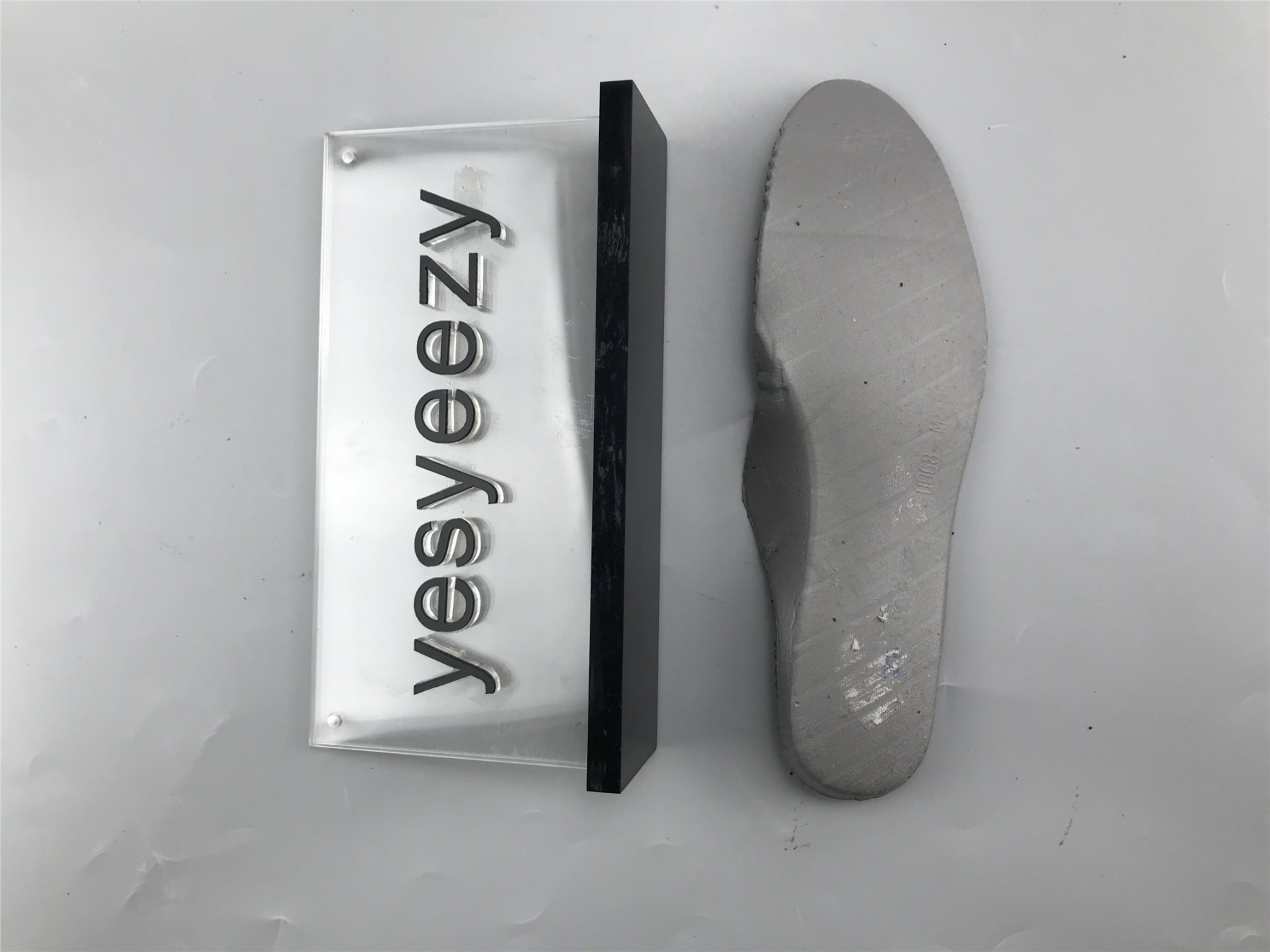 UA AIR JORDAN 11 RETRO LOW 