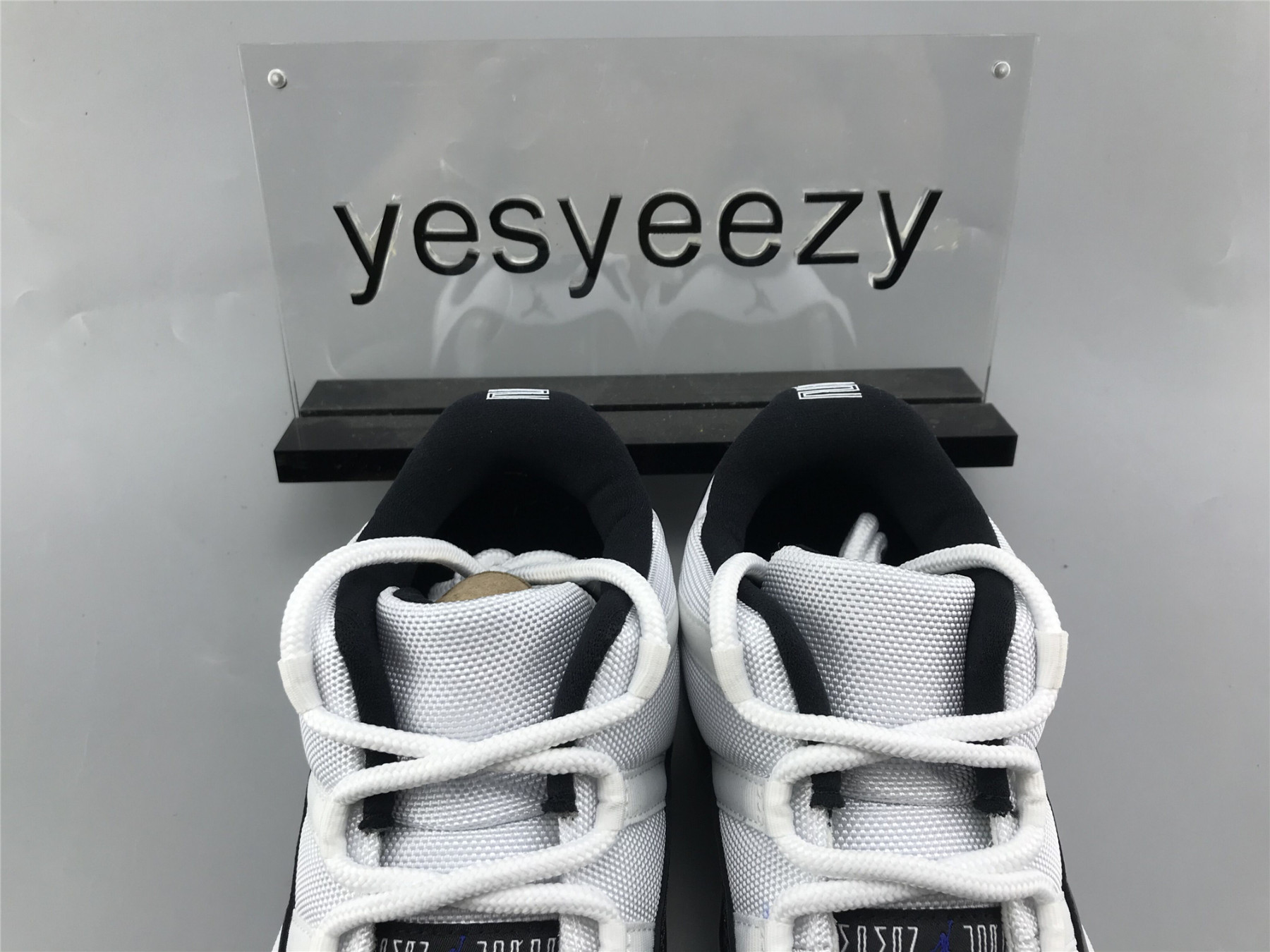 UA AIR JORDAN 11 RETRO LOW 