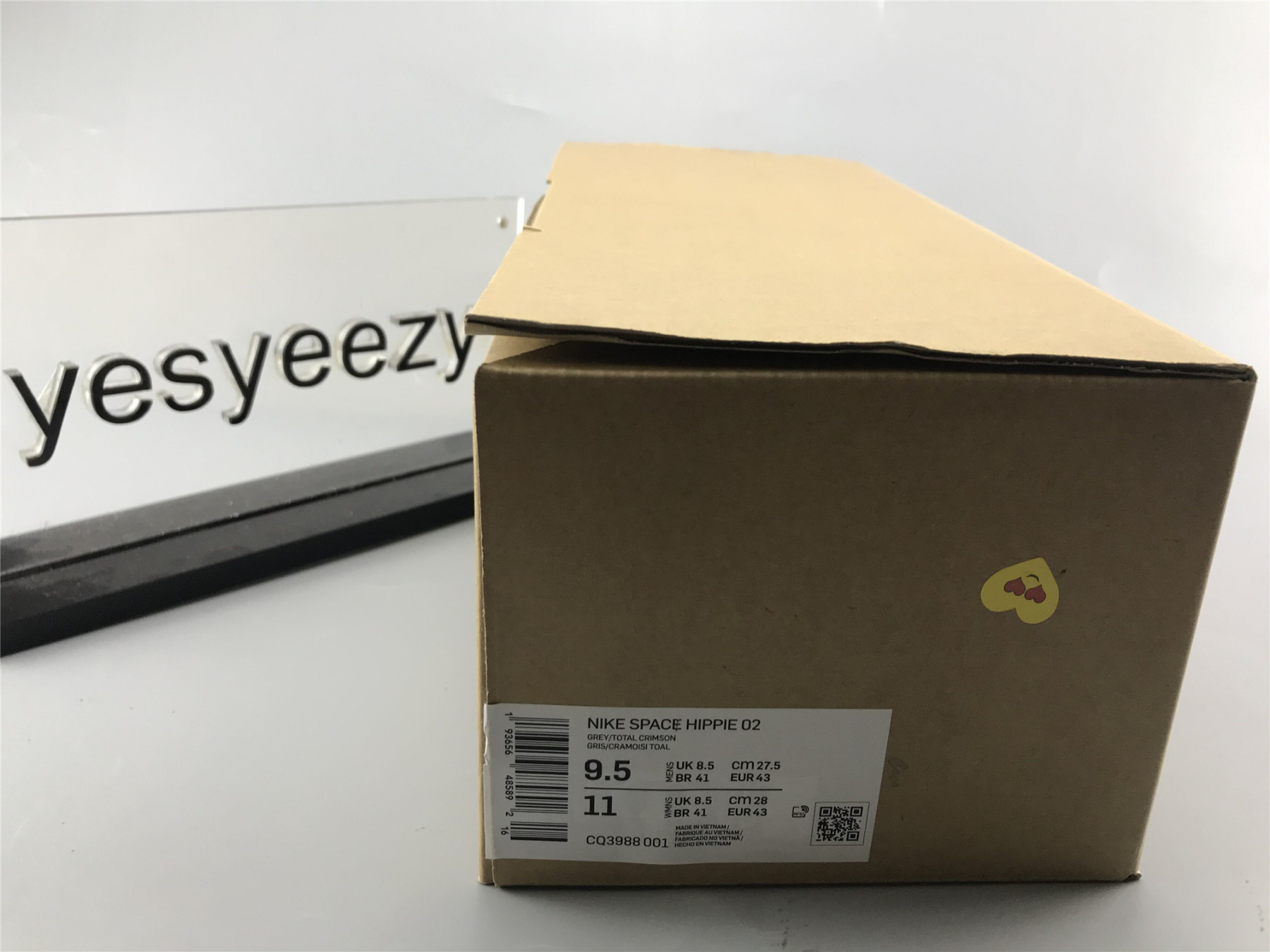 UA NIKE SPACE HIPPIE 02 