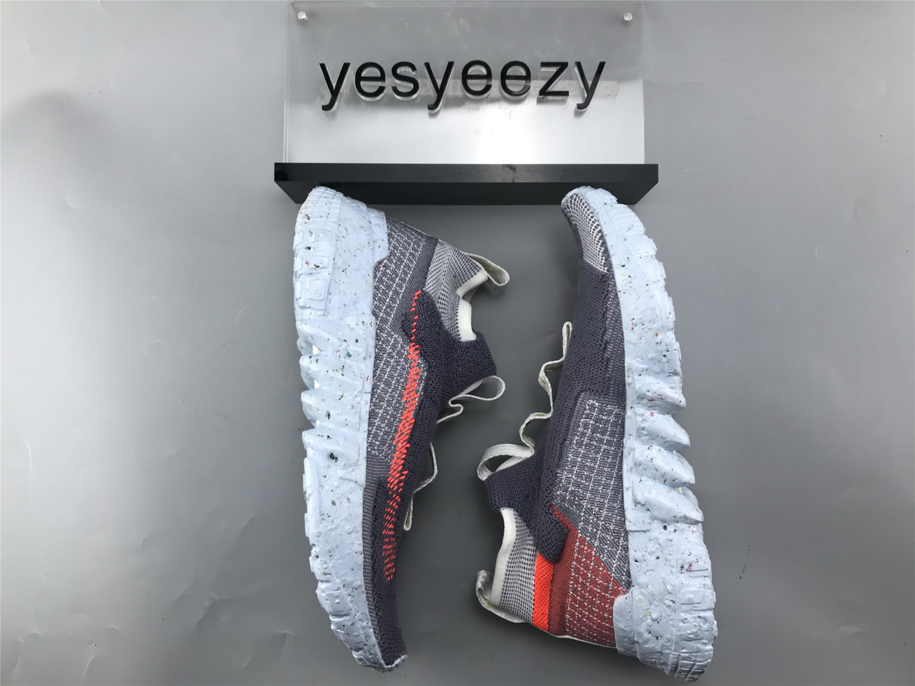 UA NIKE SPACE HIPPIE 02 