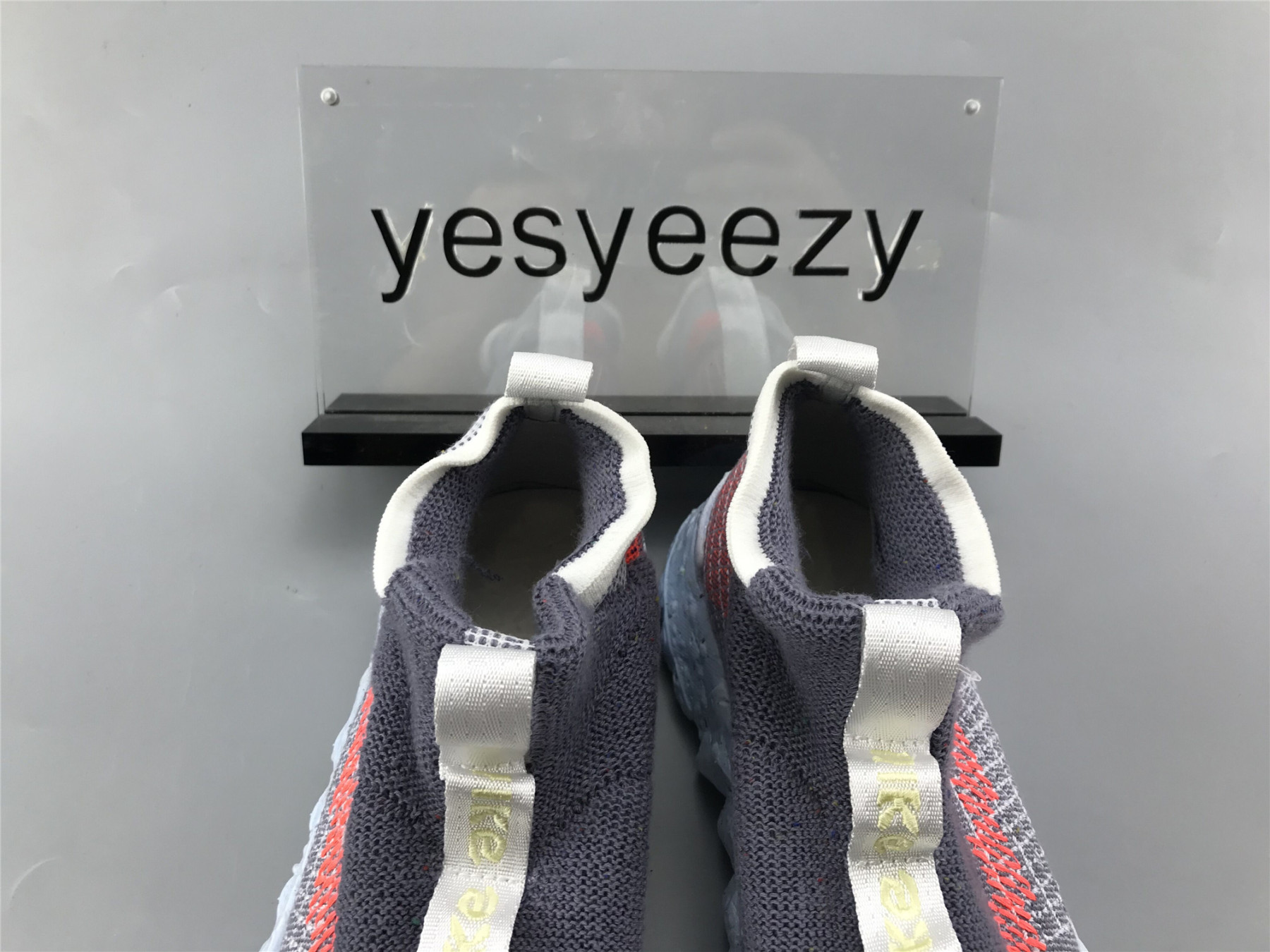 UA NIKE SPACE HIPPIE 02 