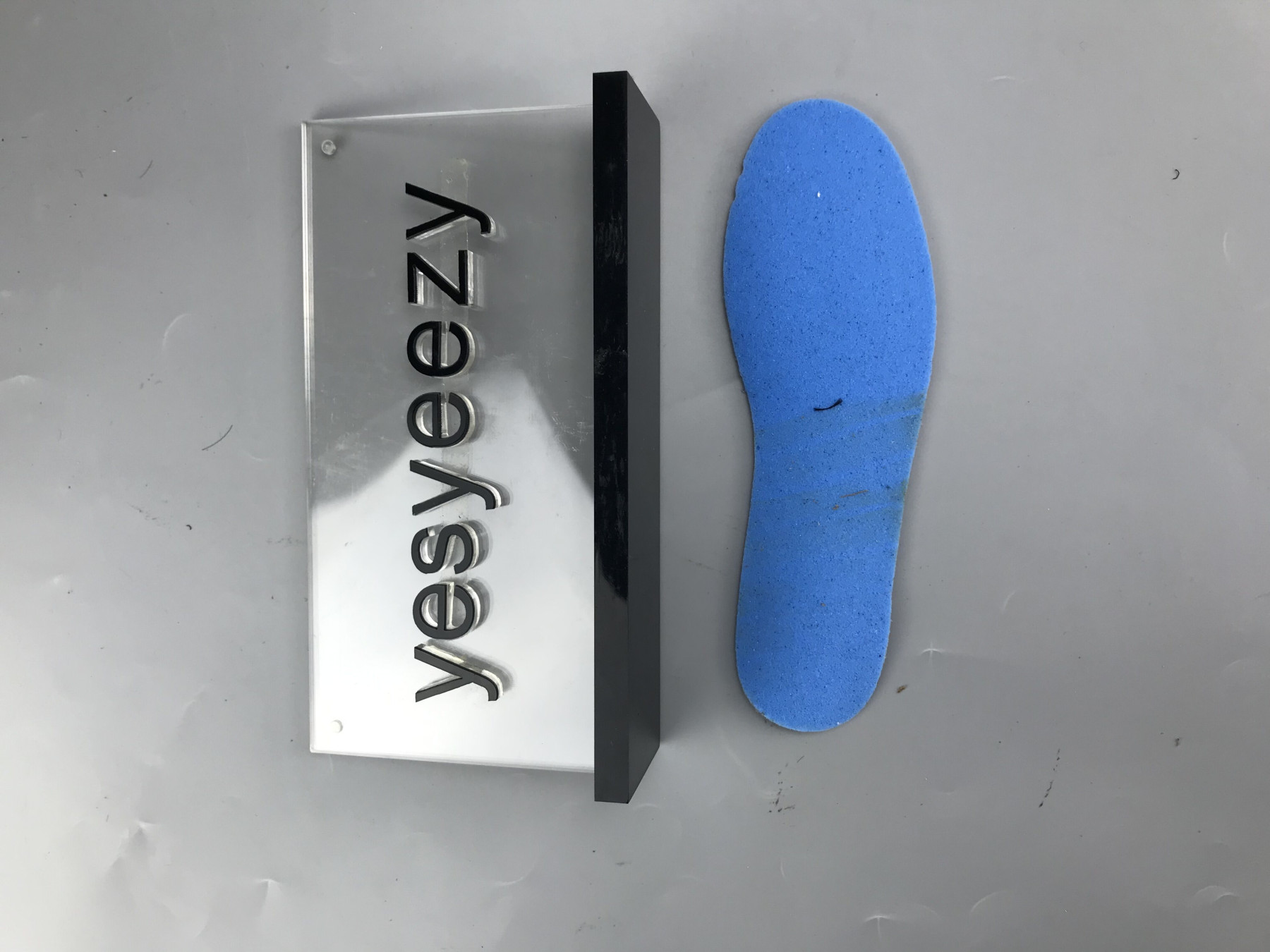 UA  AIR JORDAN 1 MID GS 