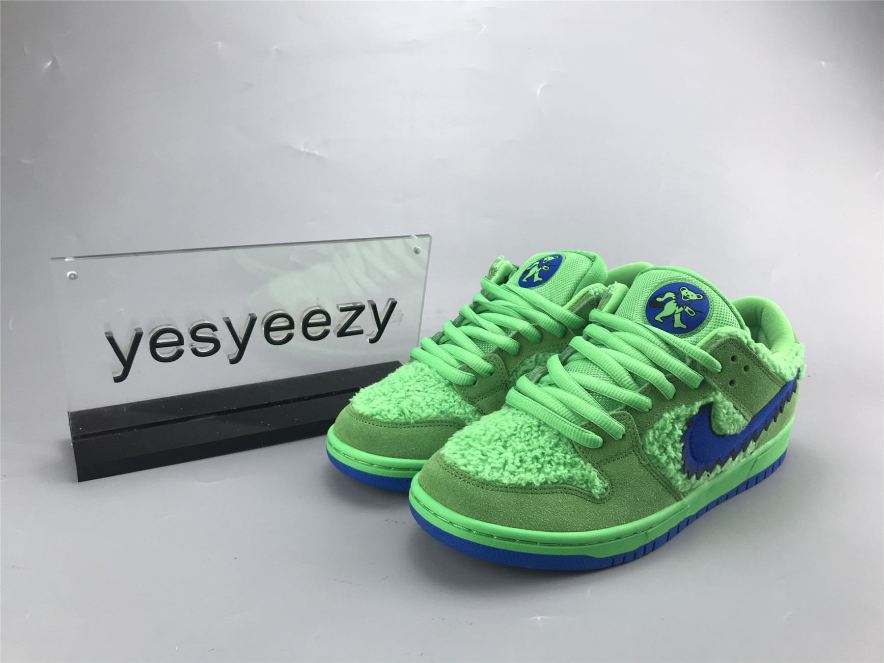 UA NIKE GRATEFUL DEAD X DUNK LOW SB 