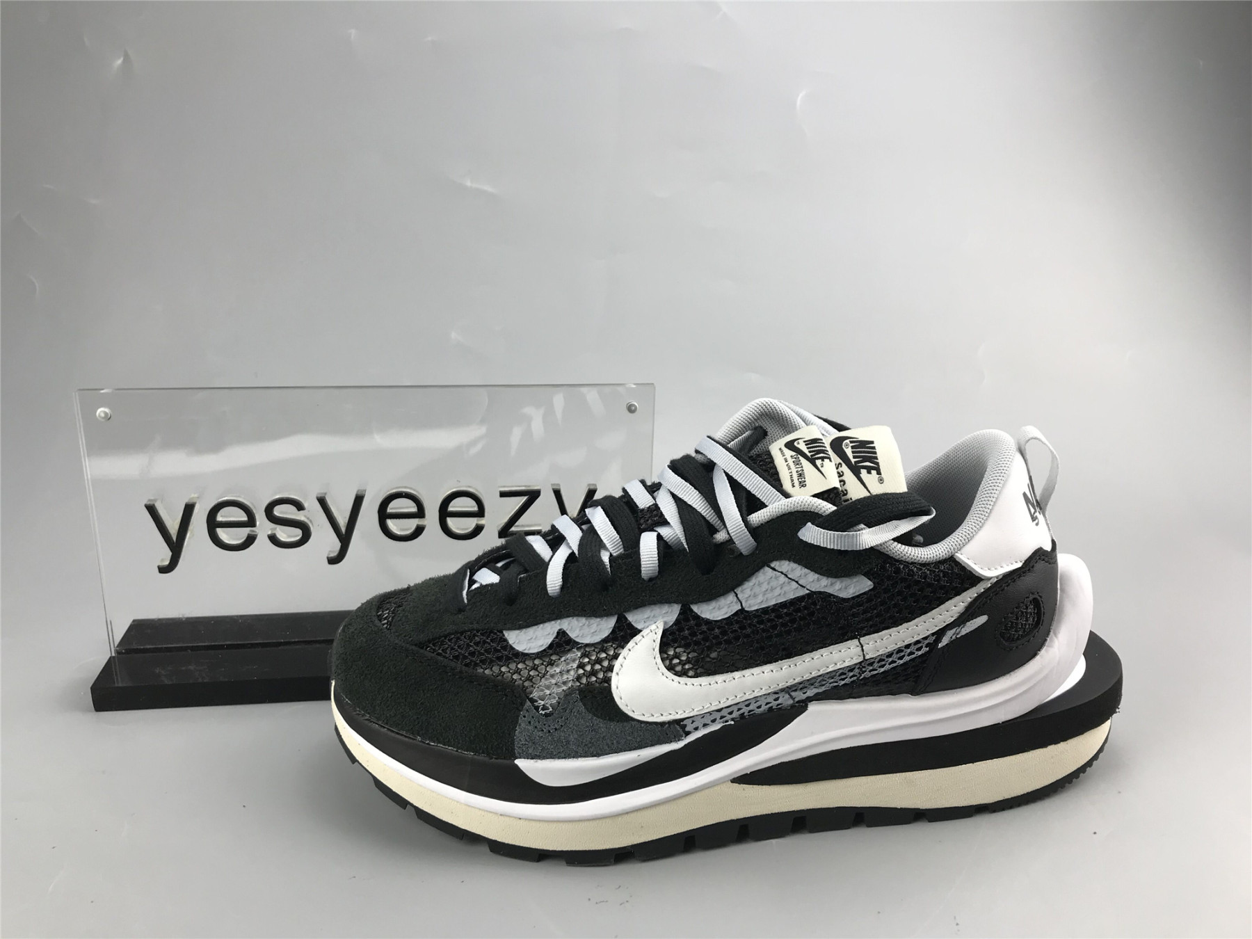 UA NIKE SACAI X VAPORWAFFLE 