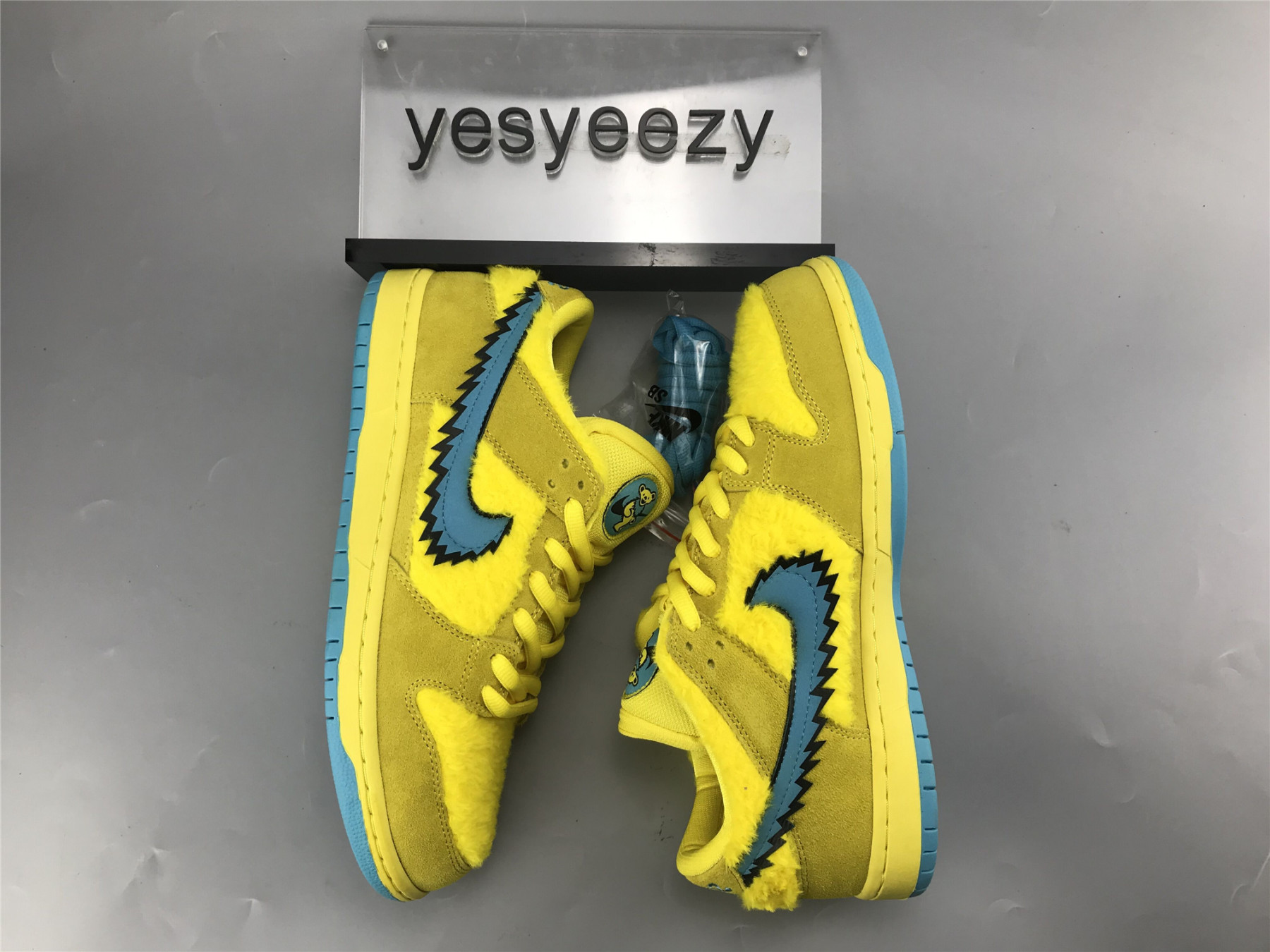 UA NIKE GRATEFUL DEAD X DUNK LOW SB 