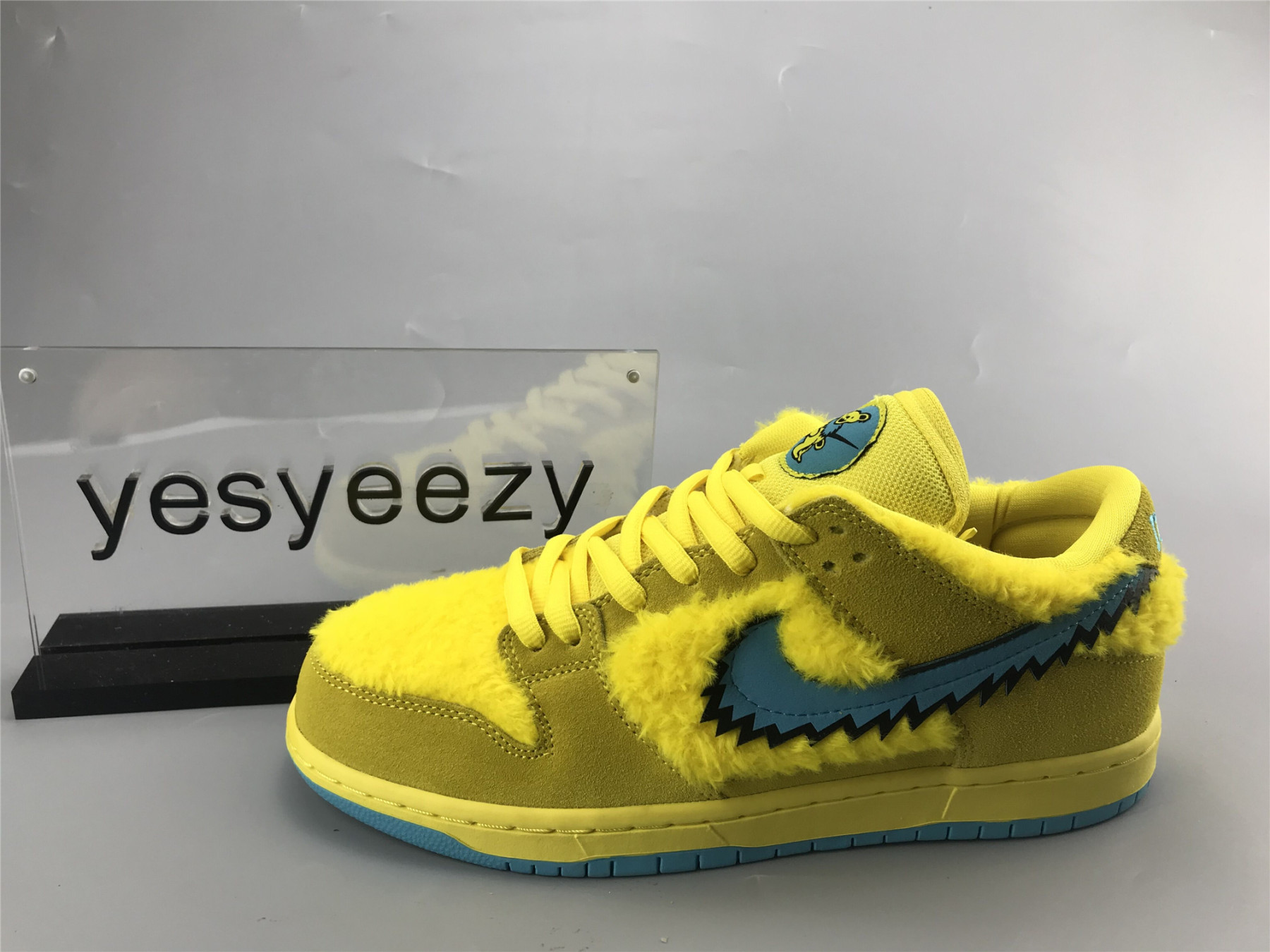 UA NIKE GRATEFUL DEAD X DUNK LOW SB 