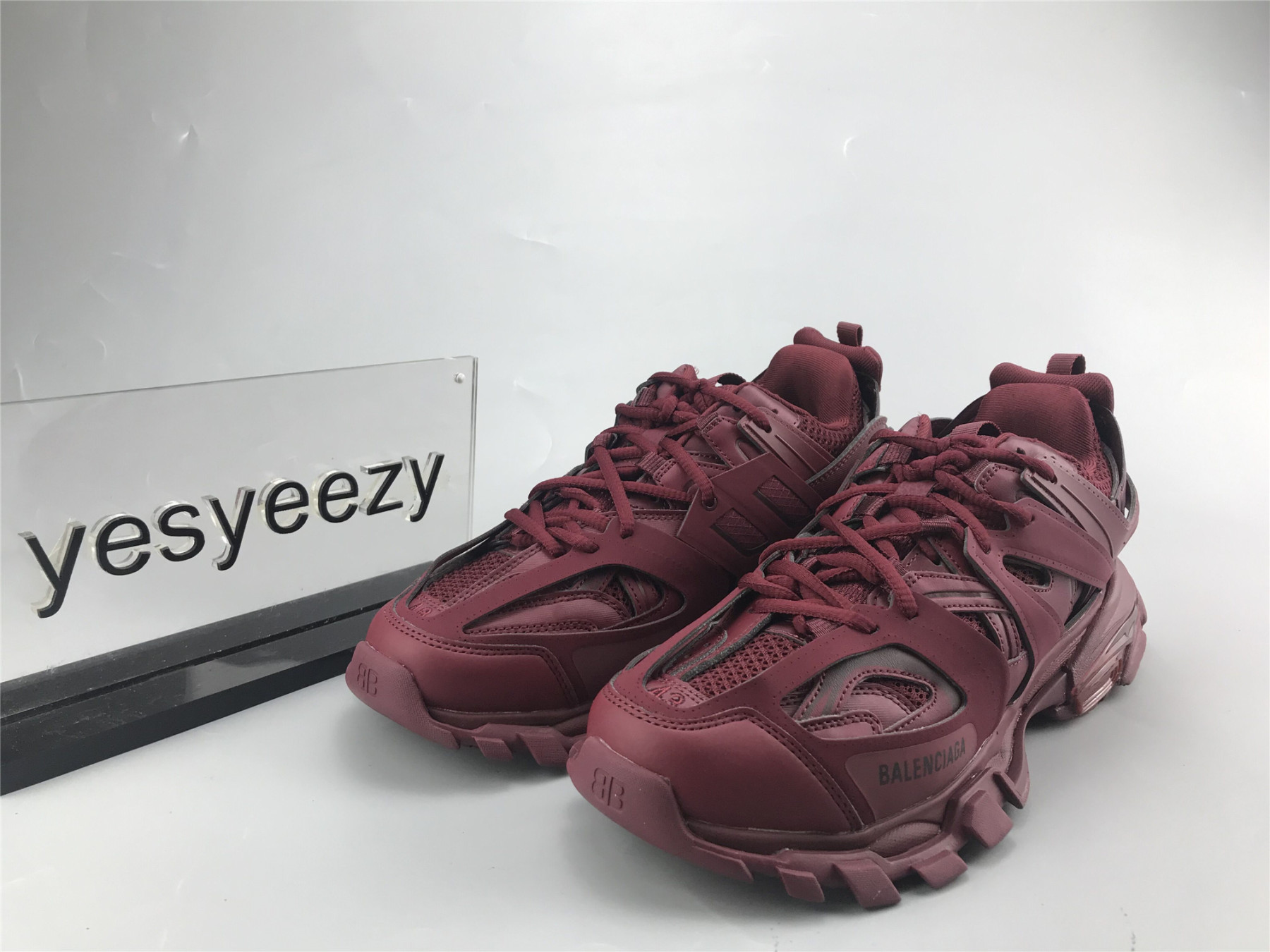 UA TRACK TRAINER DARK RED