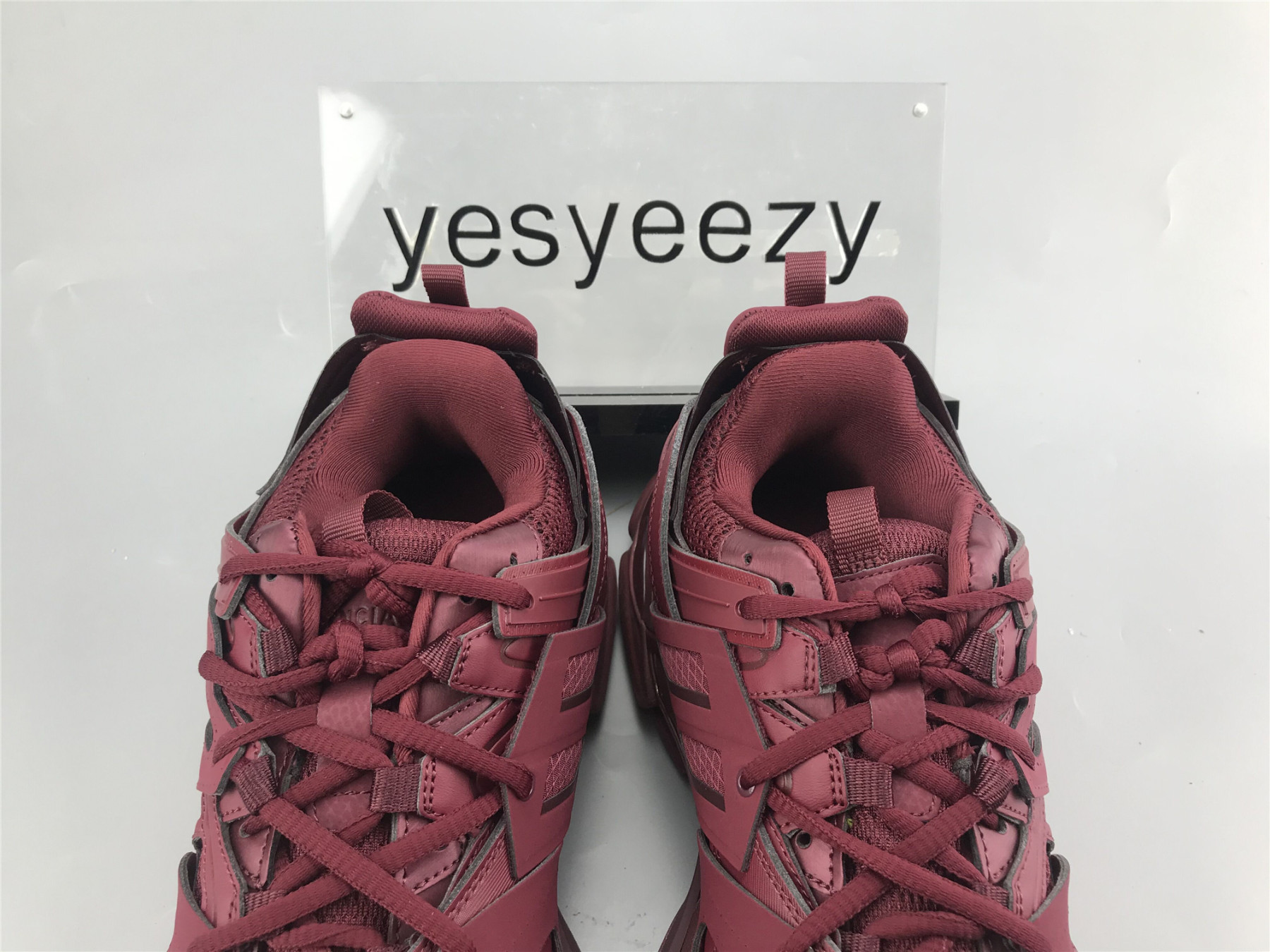 UA TRACK TRAINER DARK RED