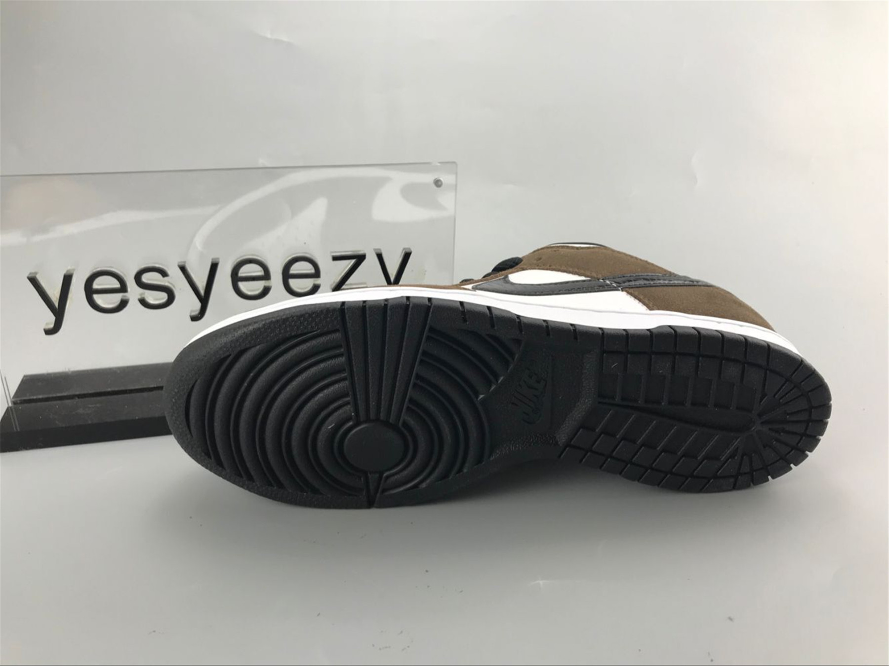 UA NIKE DUNK LOW PRO SB 