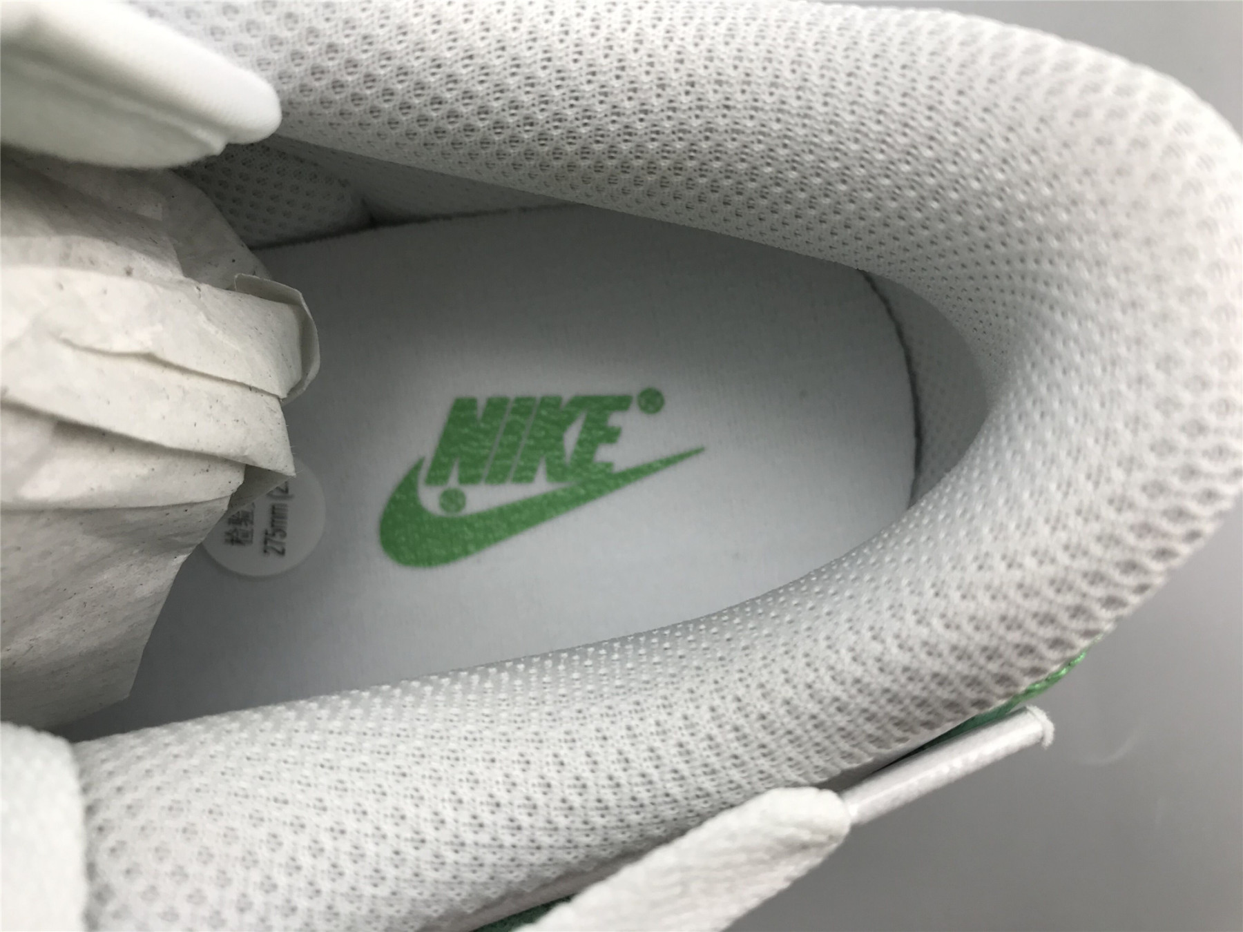 UA NIKE DUNK LOW WMNS "GREEN GLOW"