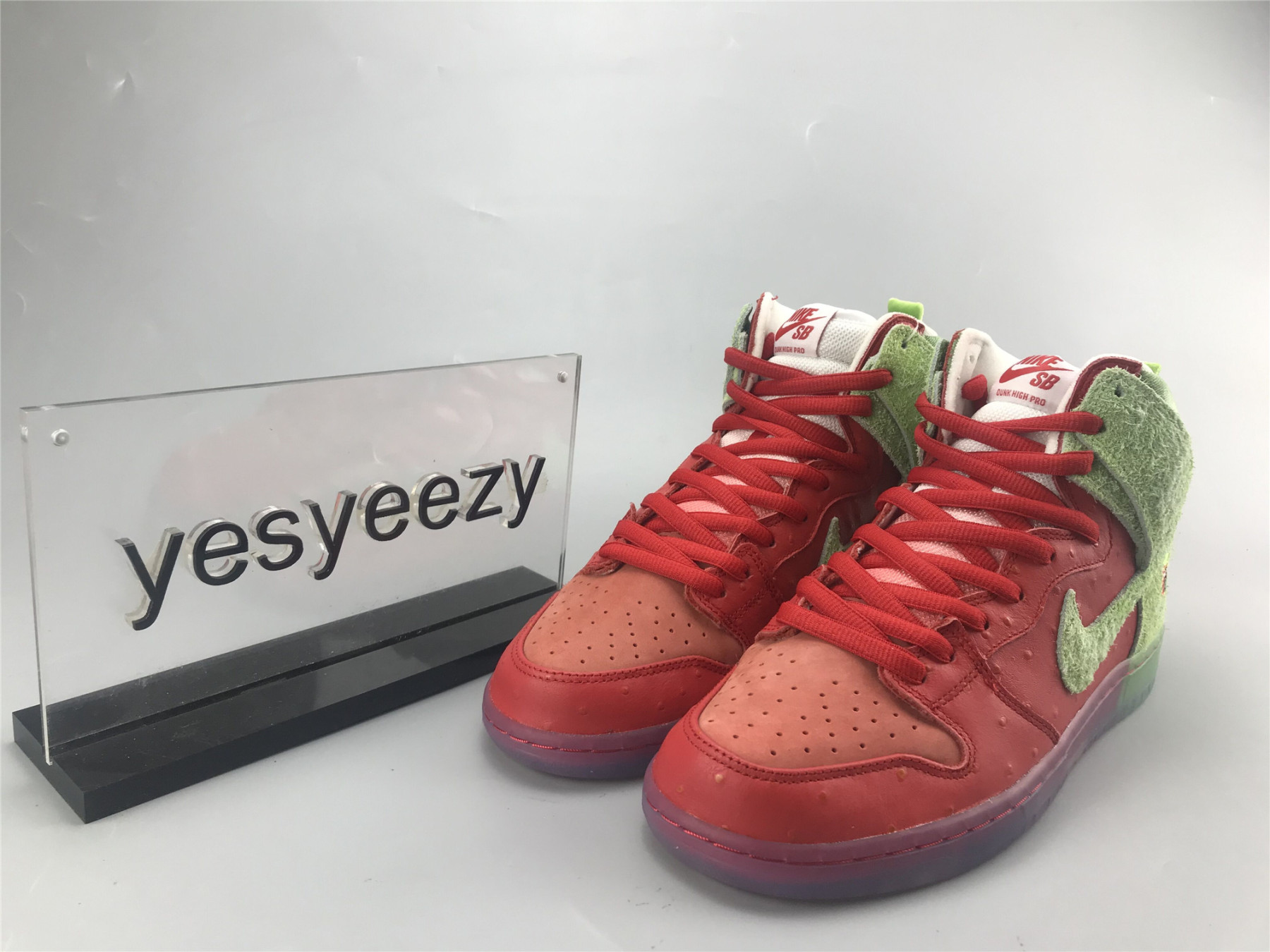 UA NIKE DUNK HIGH SB 