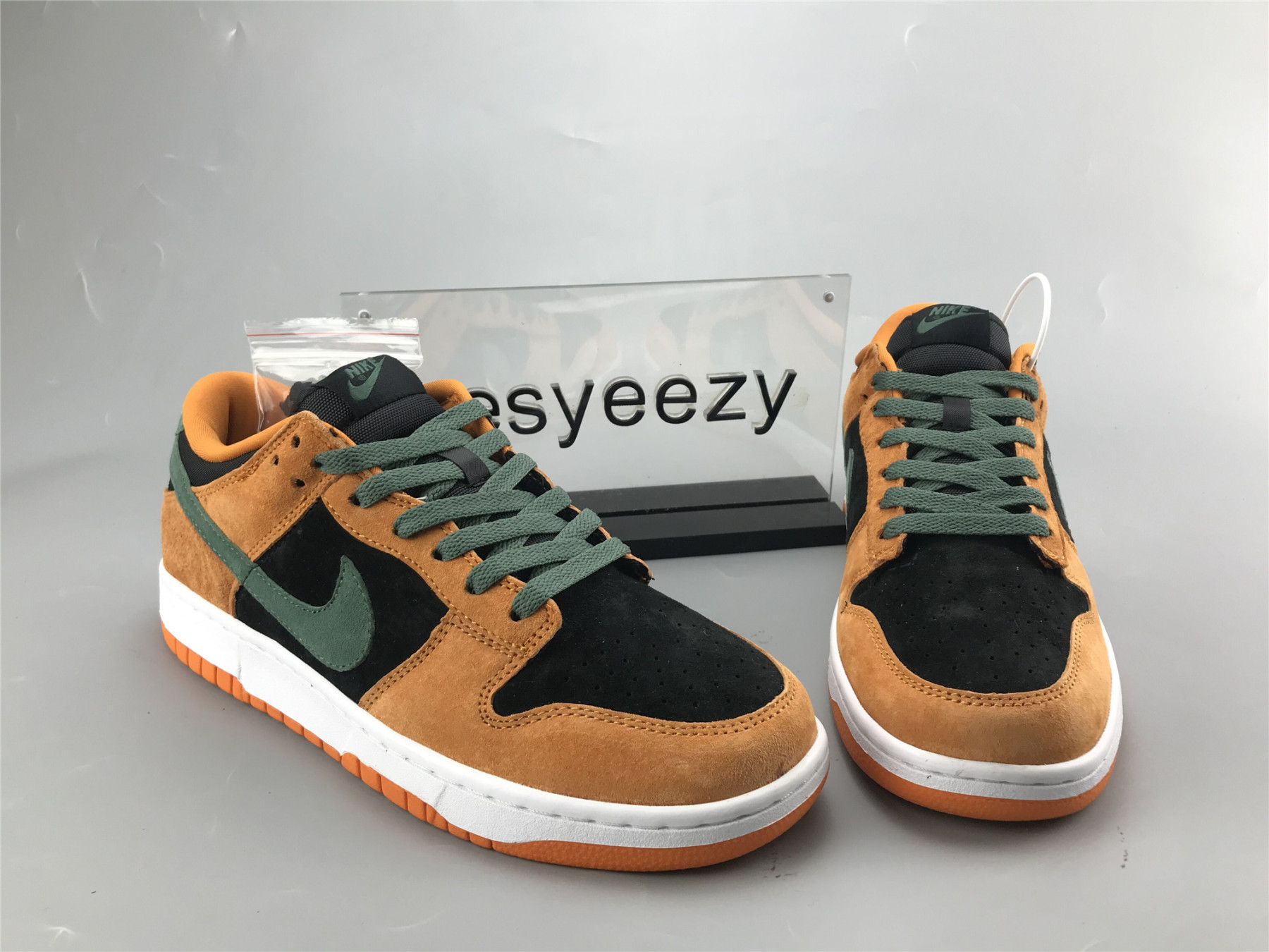 UA NIKE DUNK LOW SP RETRO 2020 