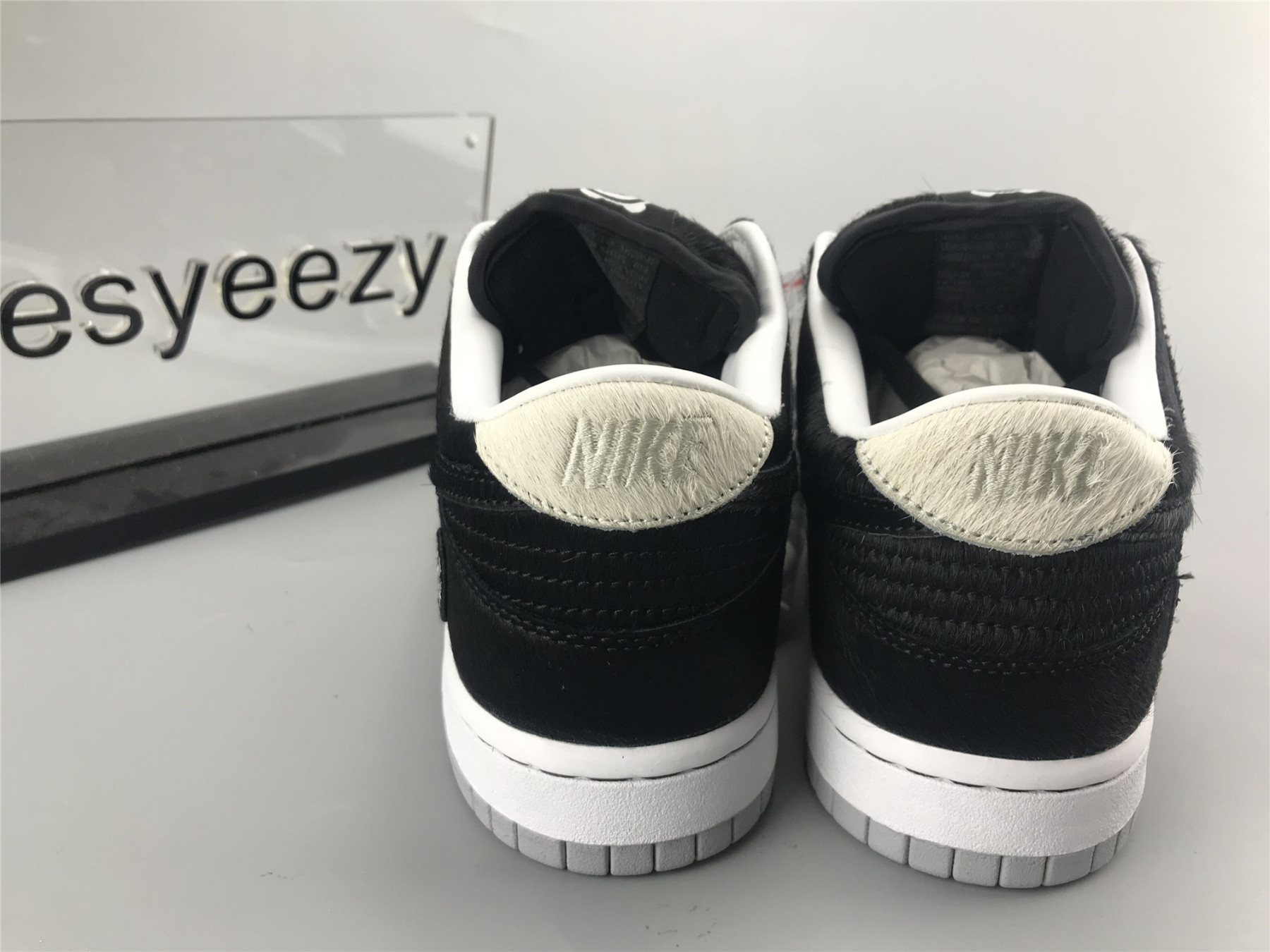 UA NIKE MEDICOM TOY X DUNK LOW SB 