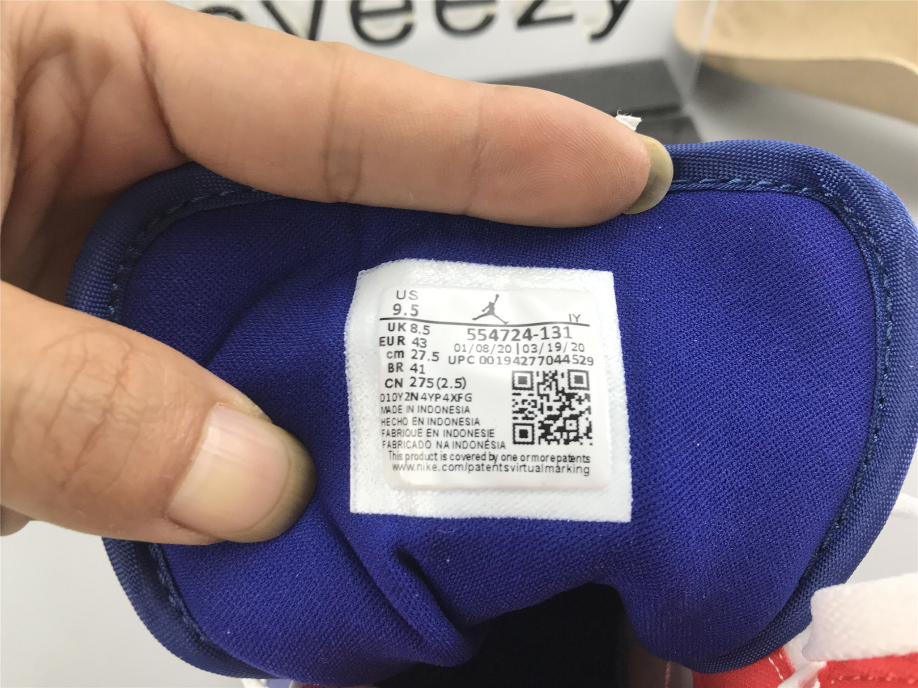 UA  AIR JORDAN 1 MID 