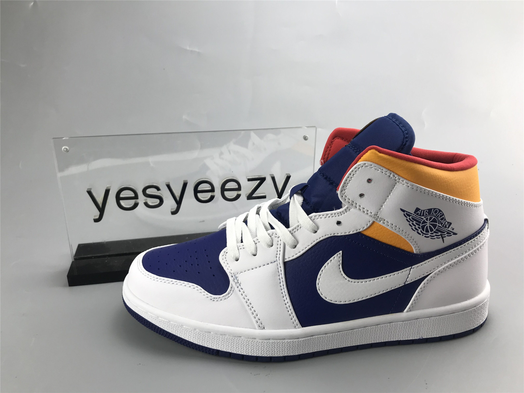 UA  AIR JORDAN 1 MID 