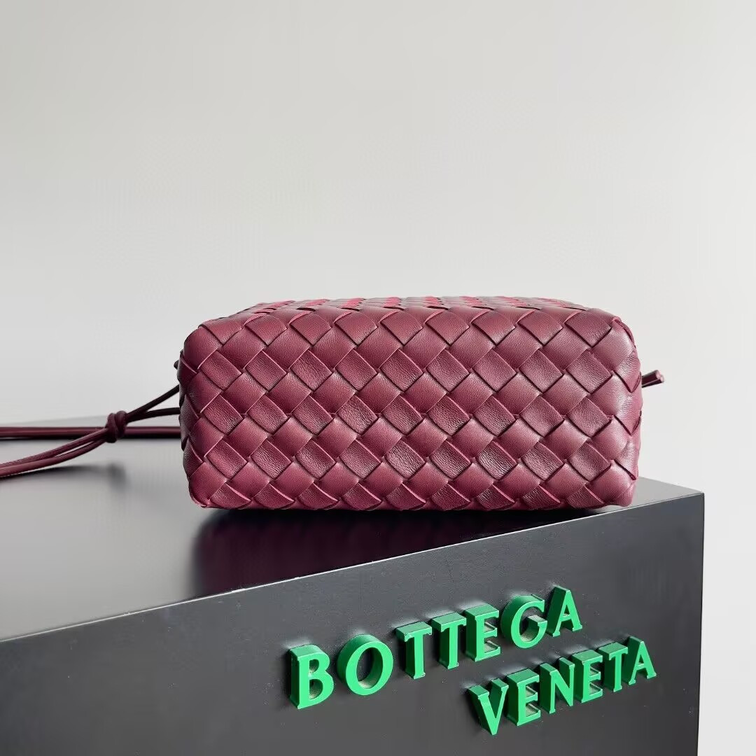 B0tt*ga Ven*ta Medium Loop Cross-Body Bag 22x15x8cm