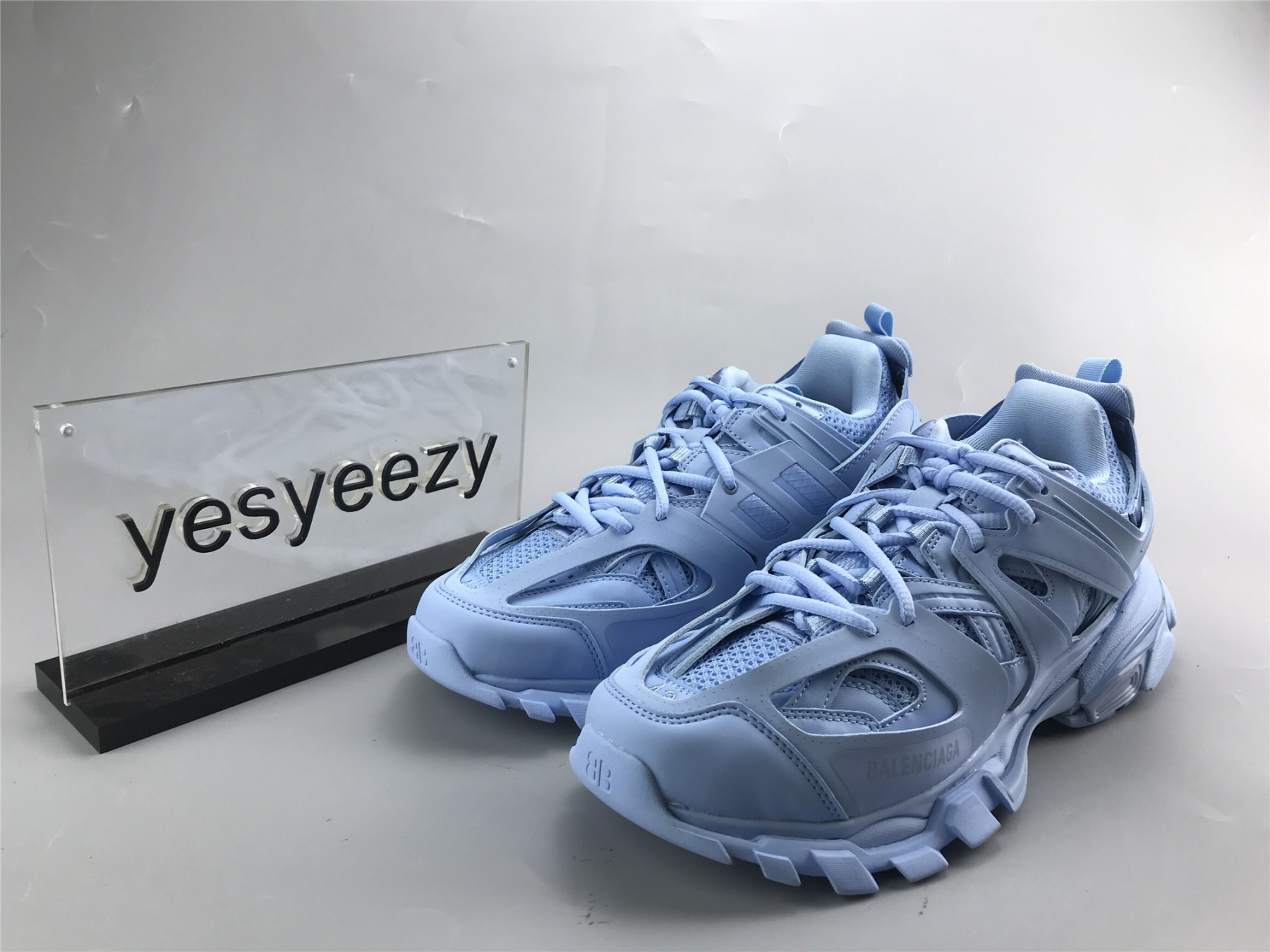 UA TRACK TRAINER LIGHT BLUE