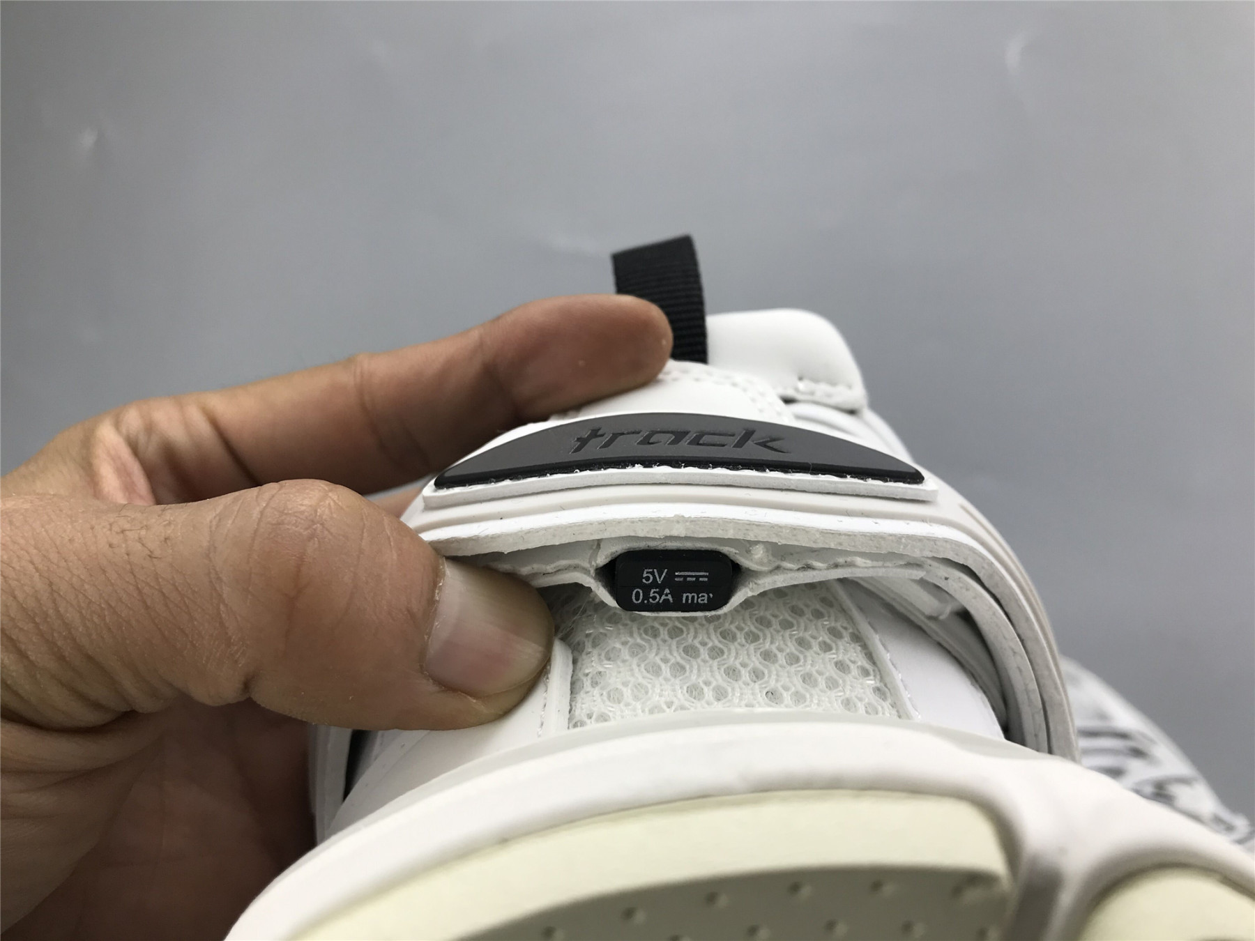 UA TRACK TRAINER WHITE BLACK WITH LED LIGHTS