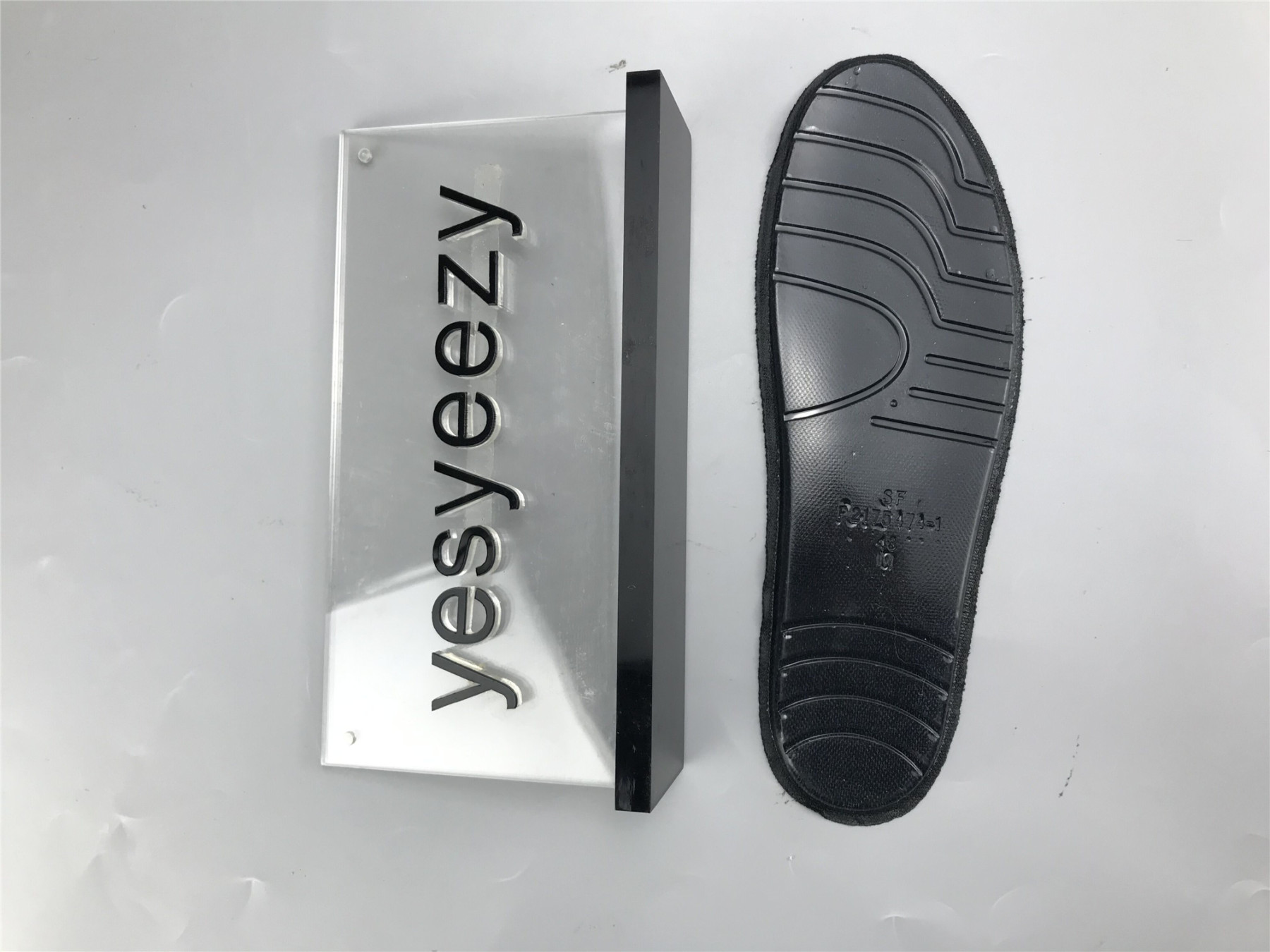 UA TRACK TRAINER WHITE BLACK WITH LED LIGHTS