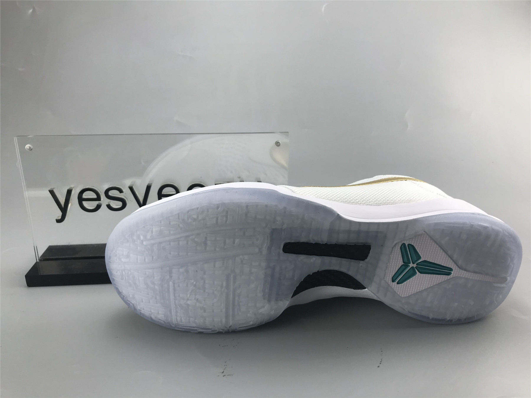 UA NIKE UNDEFEATED X ZOOM KOBE 5 PROTRO SPECIAL BOX 