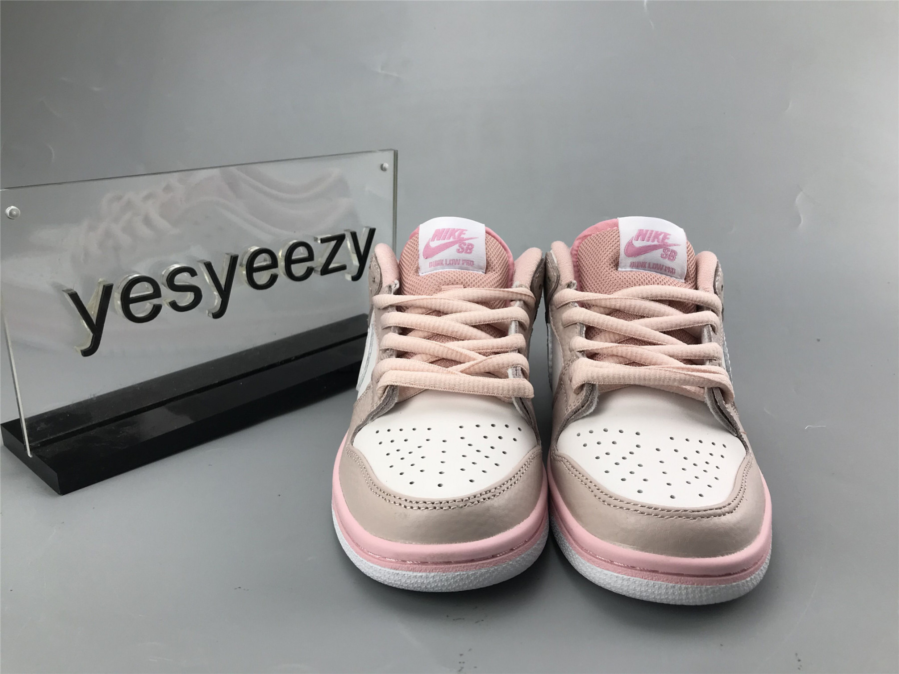 UA WMNS NIKE DUNK LOW ELITE SB