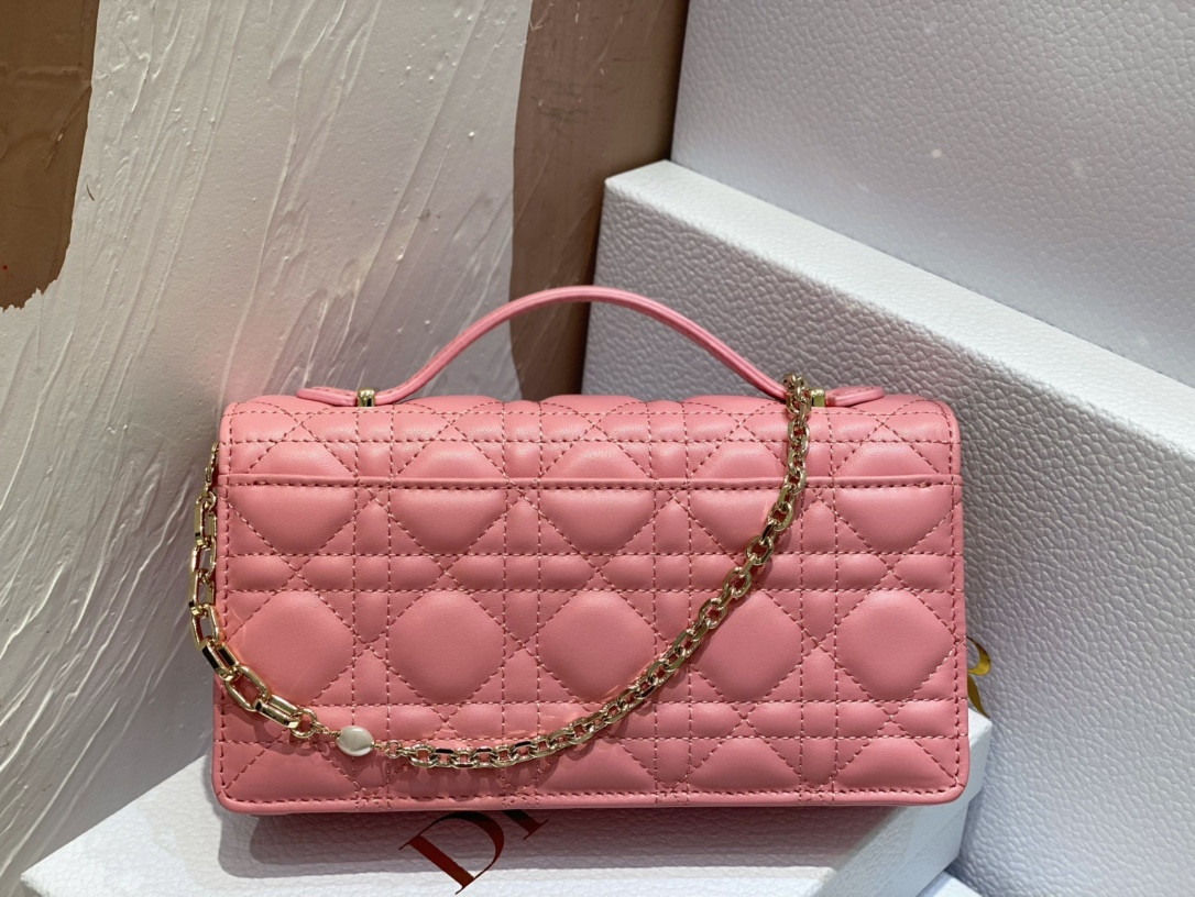 MISS D10r MINI BAG Melocoton Pink Pearlescent Cannage Lambskin S0980ONJL_M92P 21 x 11.5 x 4.5 cm