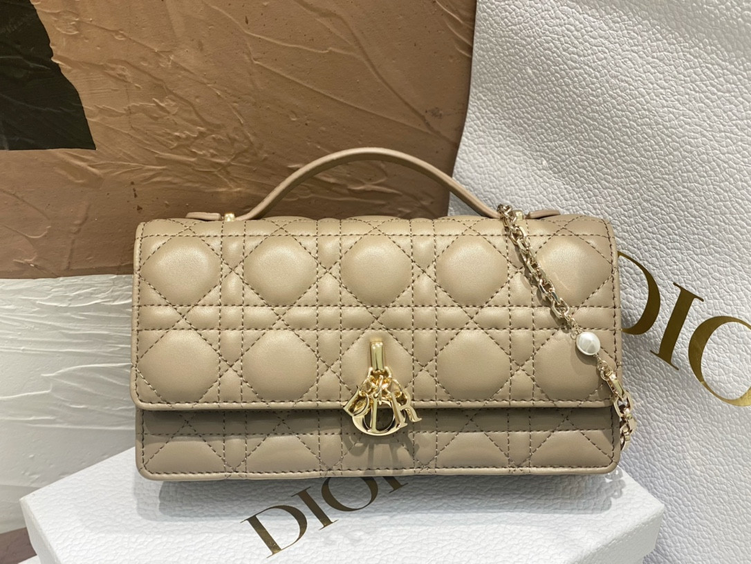 MISS D10r Mini Handbag Beige Cannage Woven Pattern Lambskin S0980ONMJ_M52U 21 x 11.5 x 4.5 cm