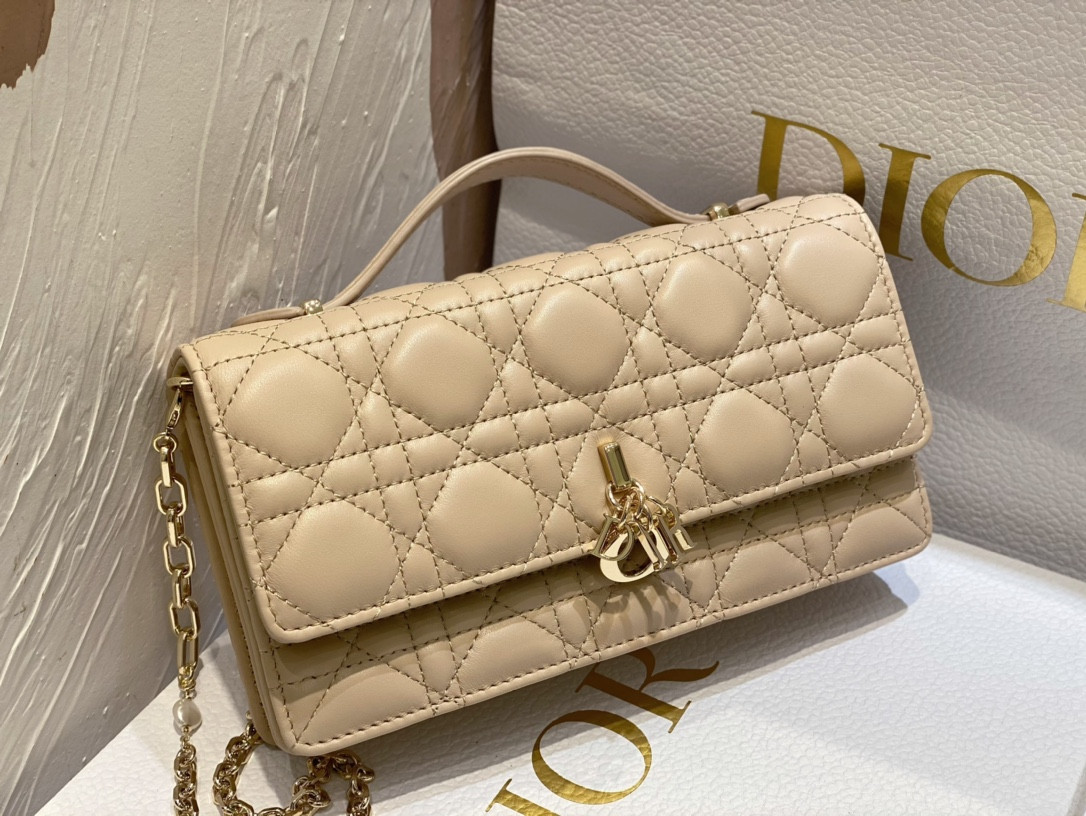 MISS D10r Mini Handbag Beige Cannage Woven Pattern Lambskin S0980ONMJ-M116 21 x 11.5 x 4.5 cm