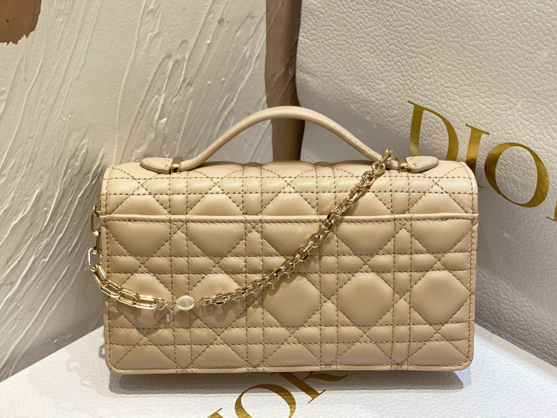 MISS D10r Mini Handbag Beige Cannage Woven Pattern Lambskin S0980ONMJ-M116 21 x 11.5 x 4.5 cm