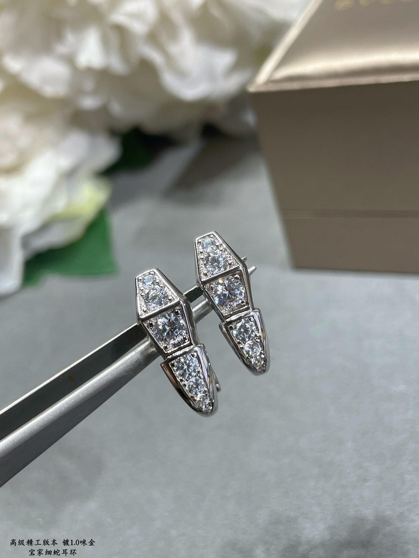 Bv1g*ai Full of D1am0nd snake Earrings